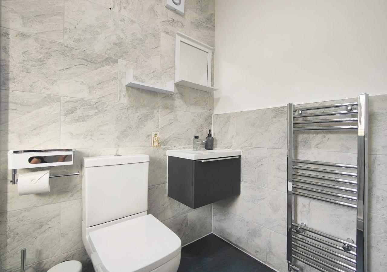 Regent House - With Free Parking 10 Minutes To Centre & Coop Live Arena