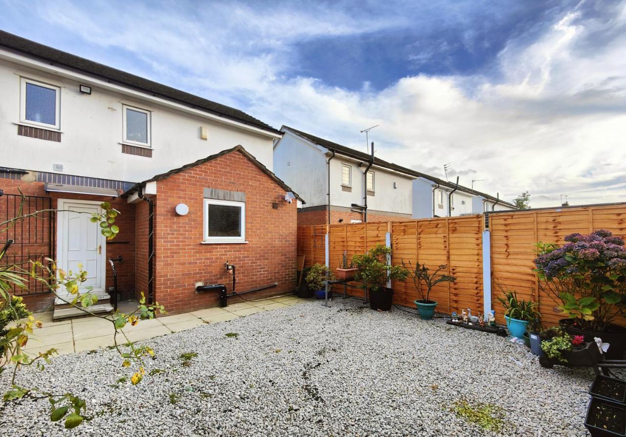 Holiday home Regent House - With Free Parking 10 Minutes To Centre & Coop Live Arena *
