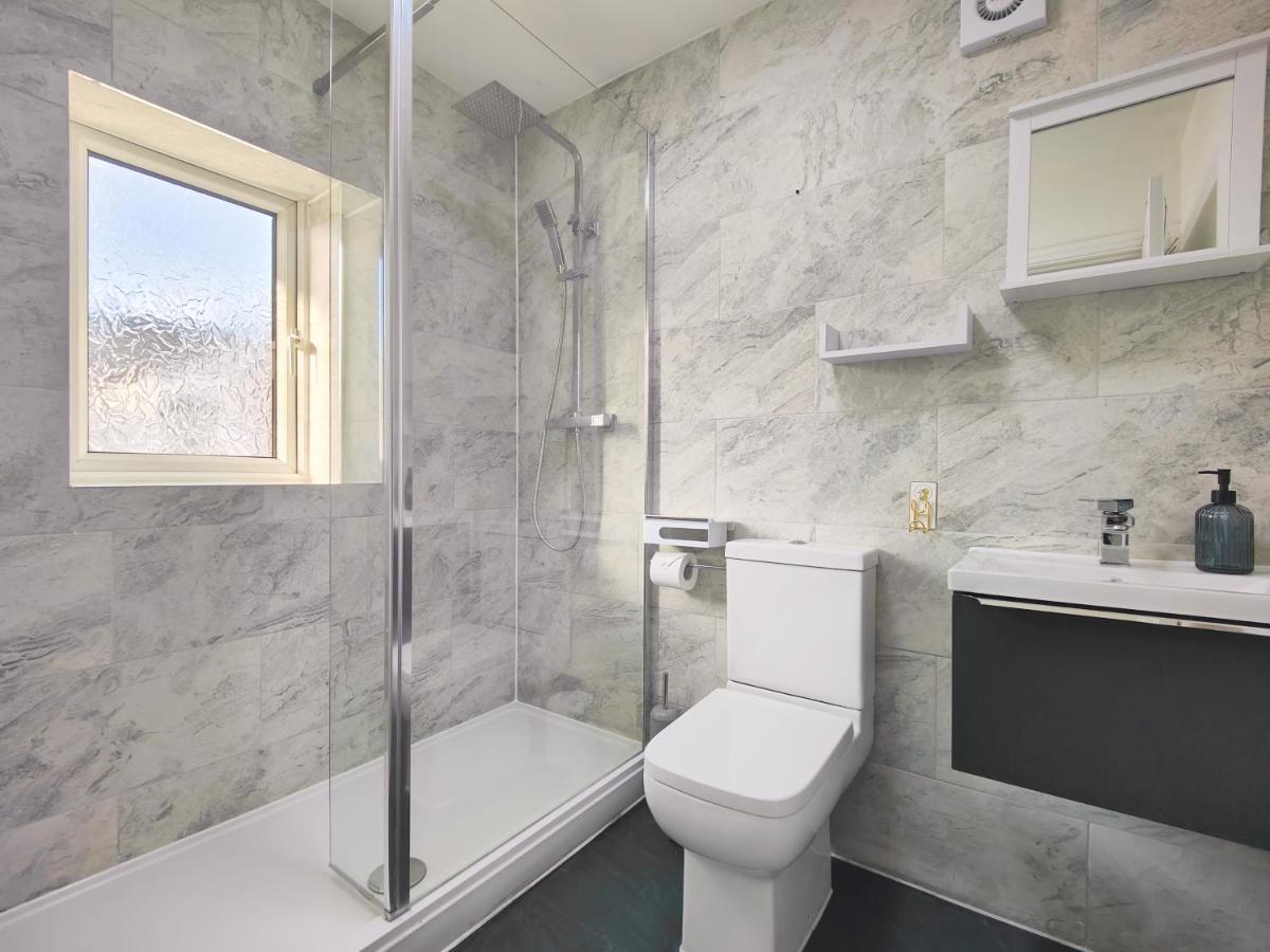 Holiday home Regent House - With Free Parking 10 Minutes To Centre & Coop Live Arena
