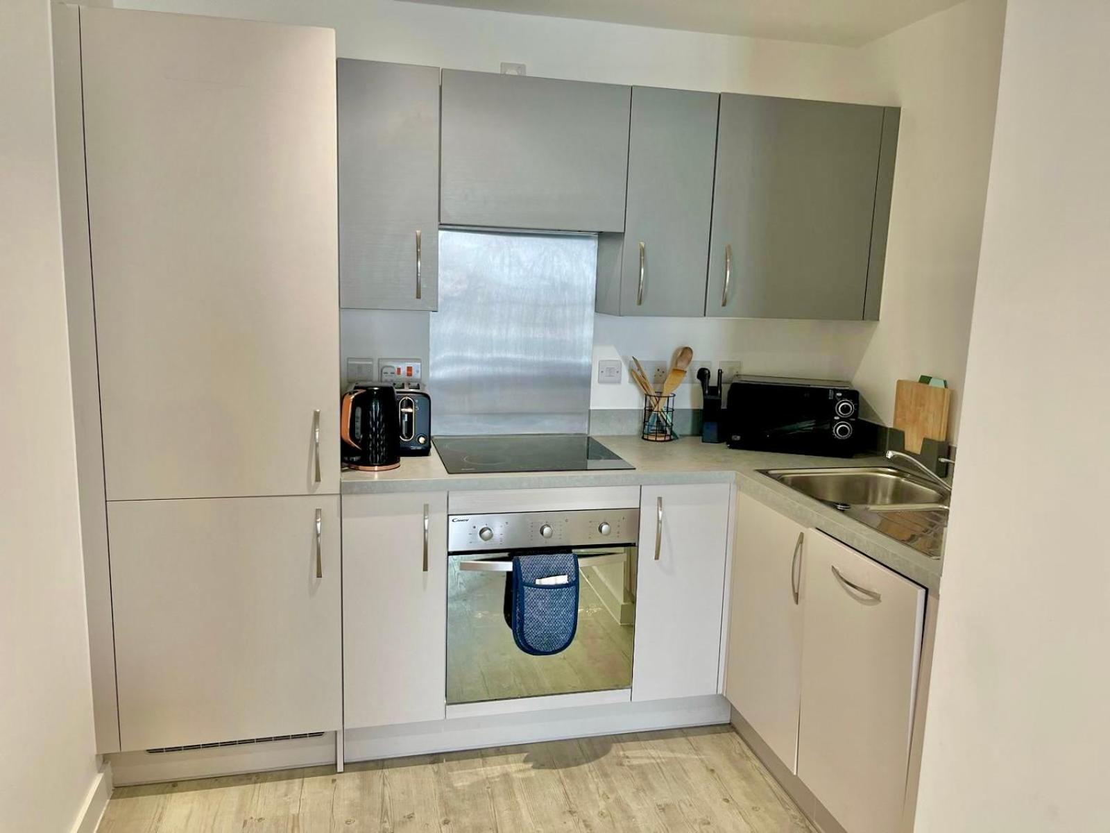 Amazing 1 Bedroom Flat With Balcony Views To The City 19th Floor *
