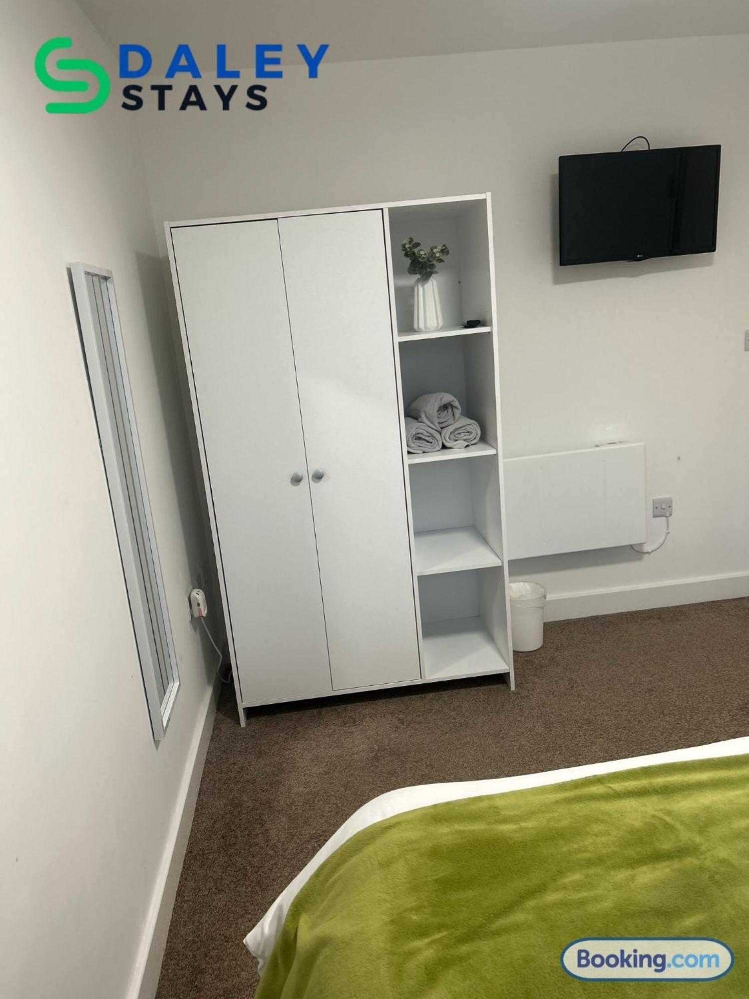Failsworth Luxury With Free Parking By Daley *