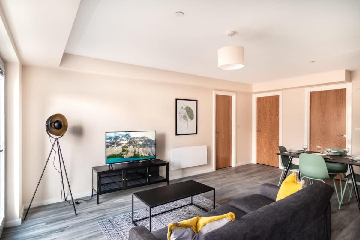 Modern & Stylish 2 Bed In *