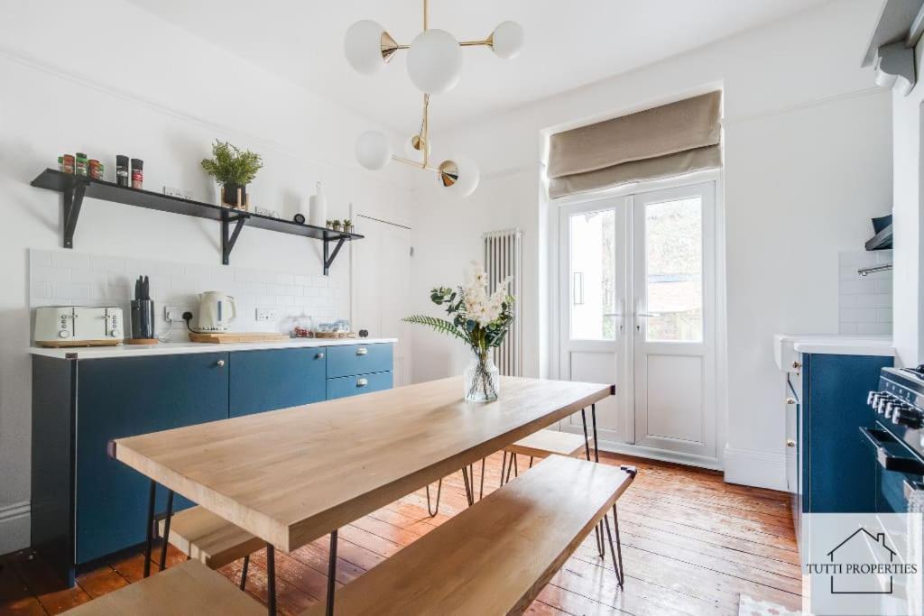 Holiday home Elegant From Manchester