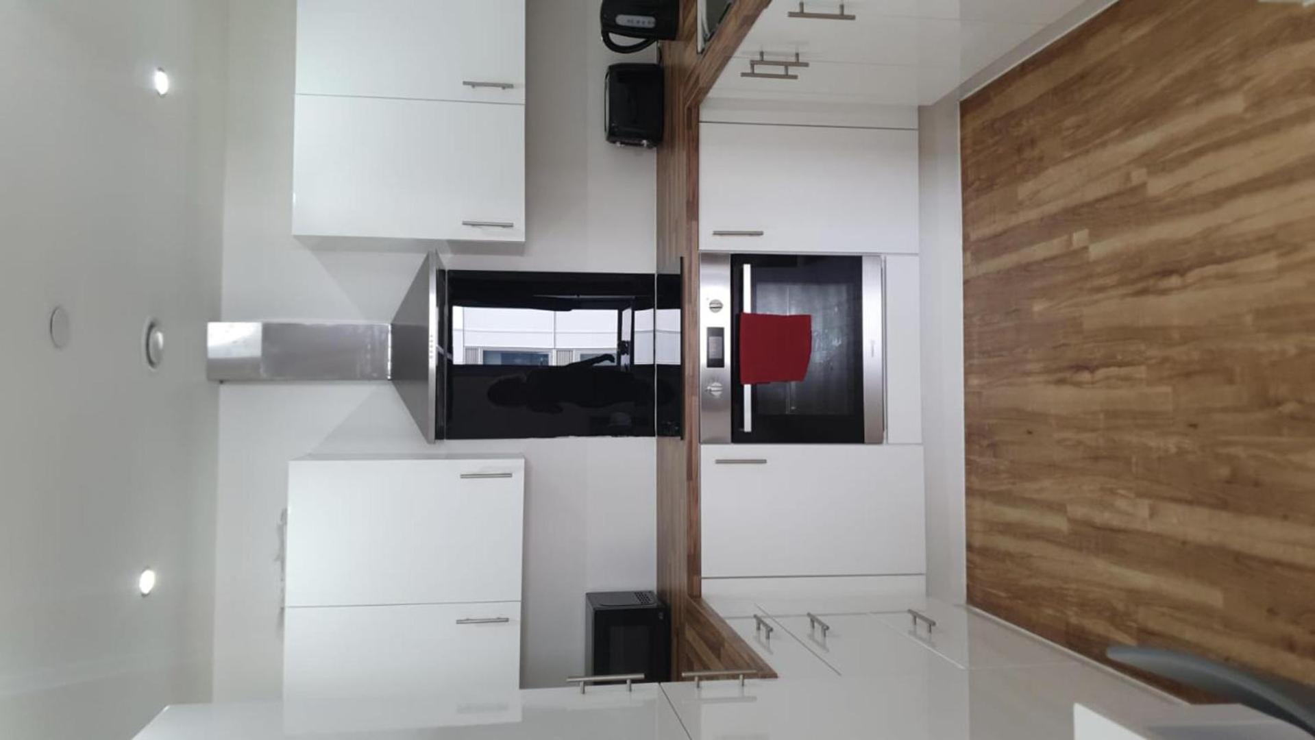 Immaculate 1-bed On The 26th Floor Apartment *