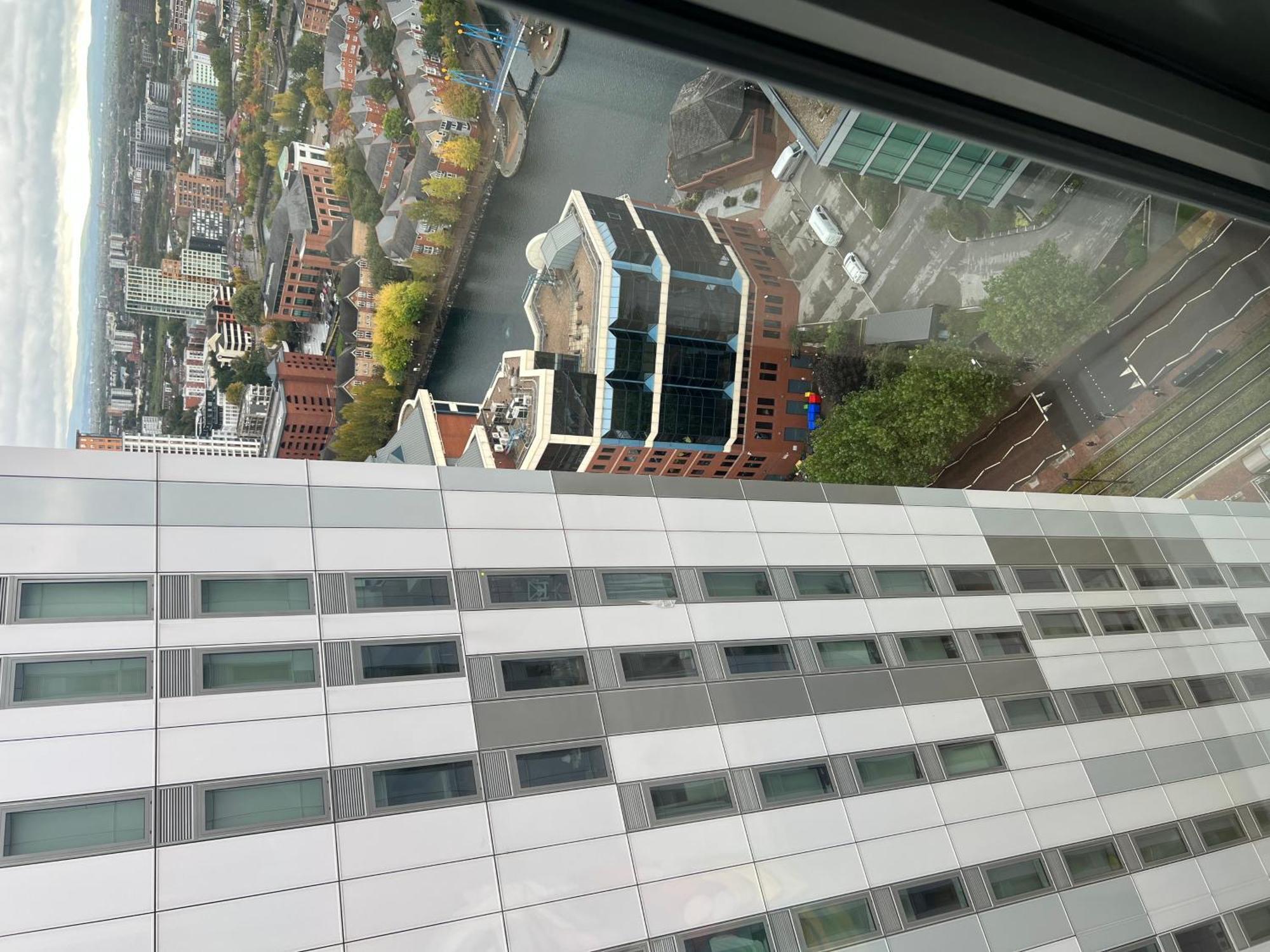 Immaculate 1-bed On The 26th Floor Manchester