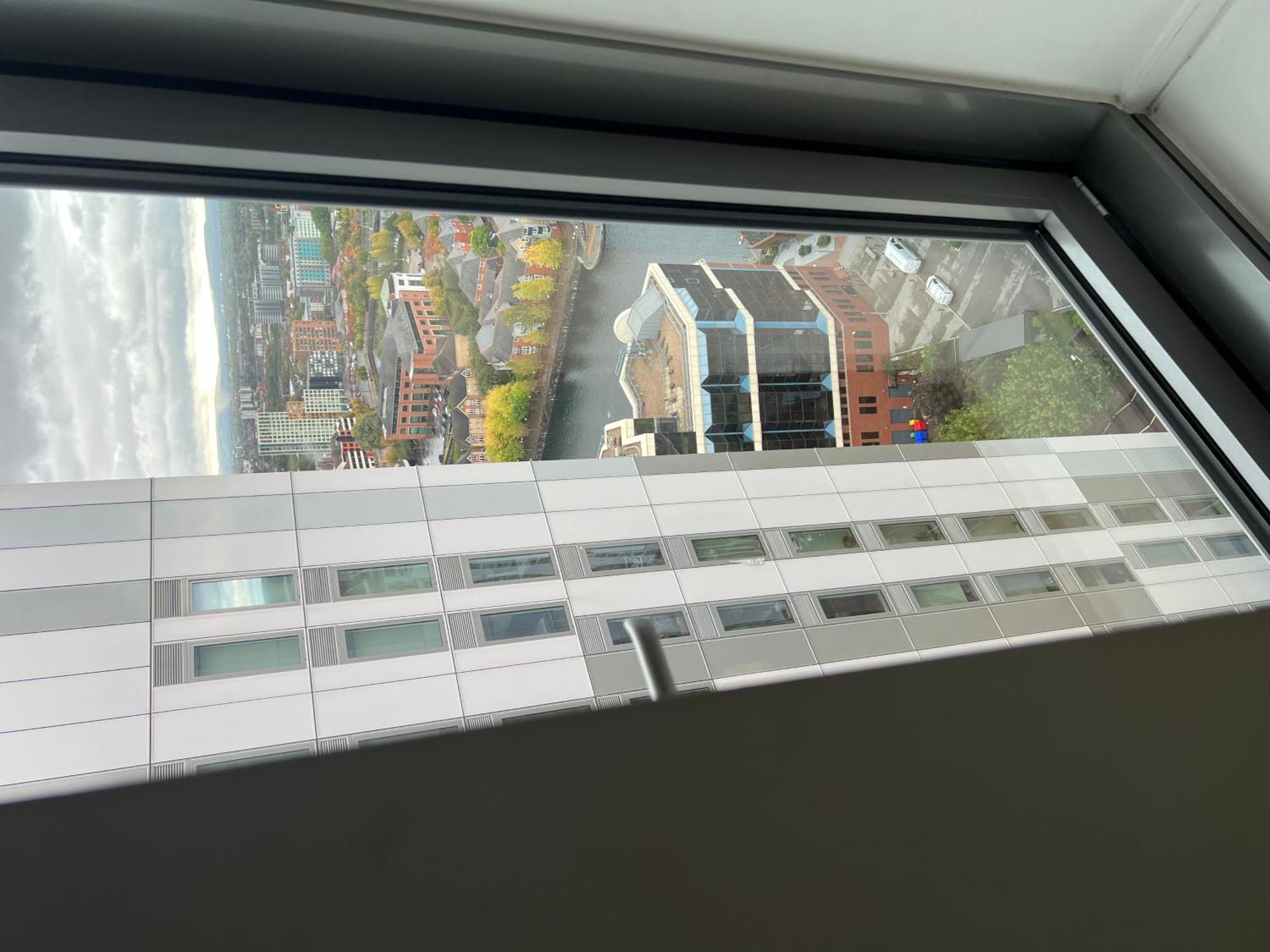 Immaculate 1-bed On The 26th Floor