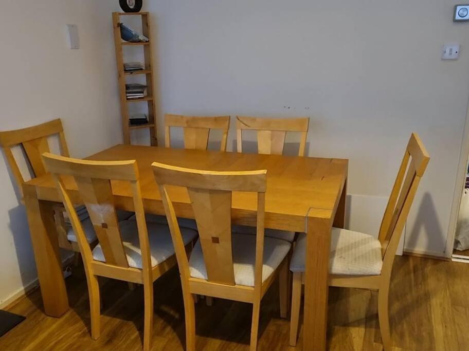 Apartment Lovely, Spacious 1-bedroom With *free Parking Manchester
