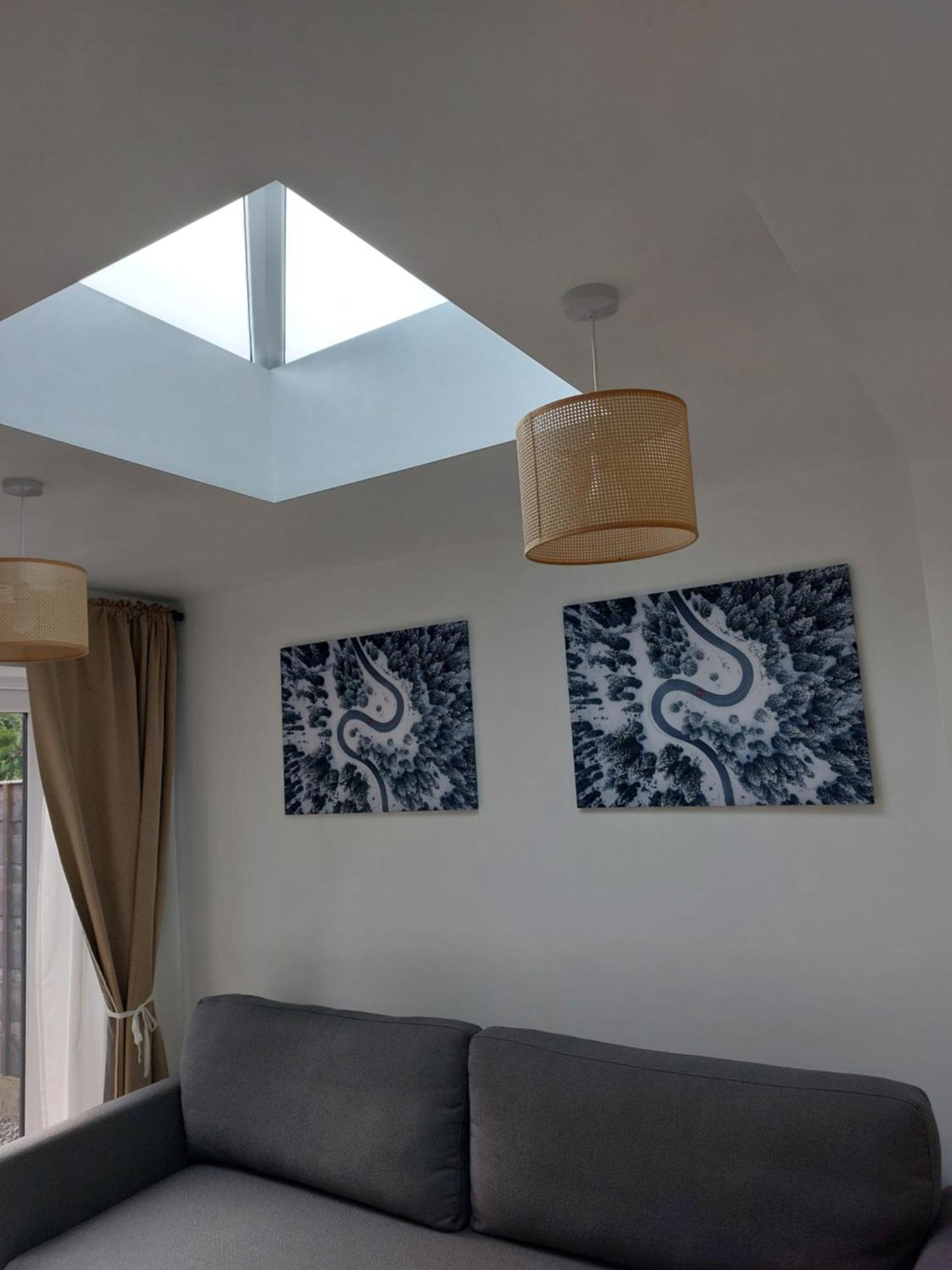 Bankwell Street Two Bedroom -apartment With Parking *