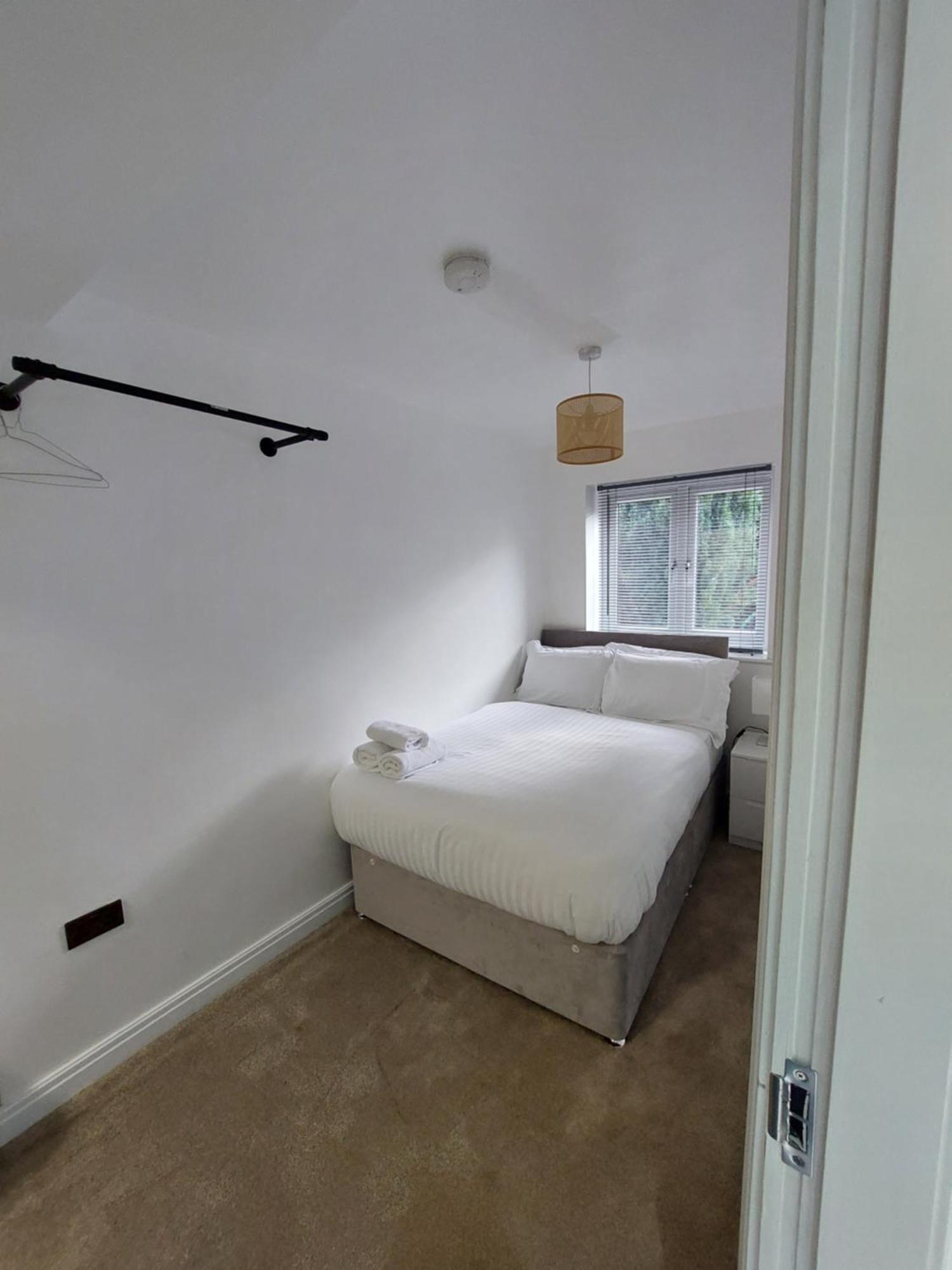 Apartment Bankwell Street Two Bedroom -apartment With Parking