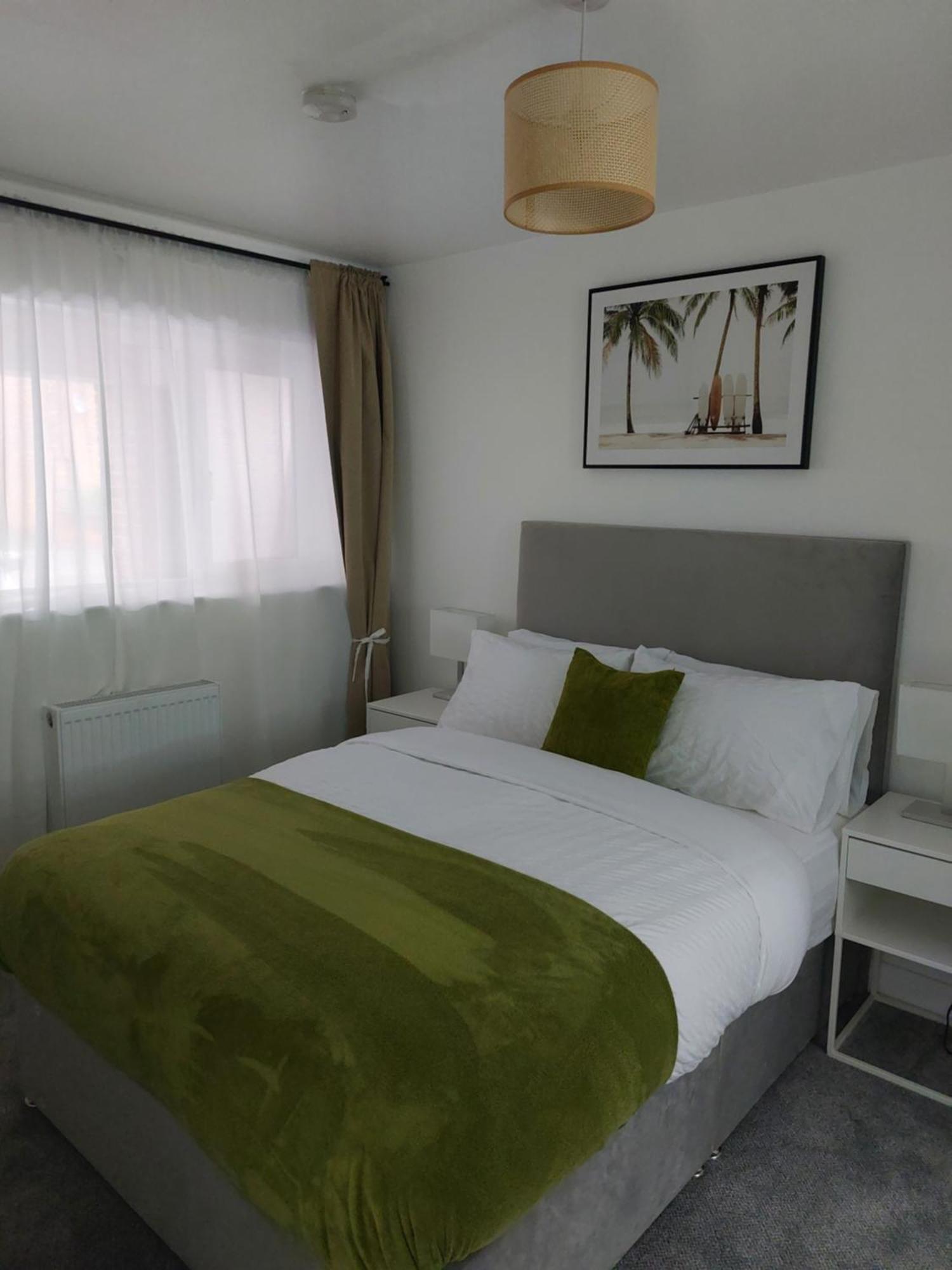 Bankwell Street Two Bedroom -apartment With Parking * Manchester