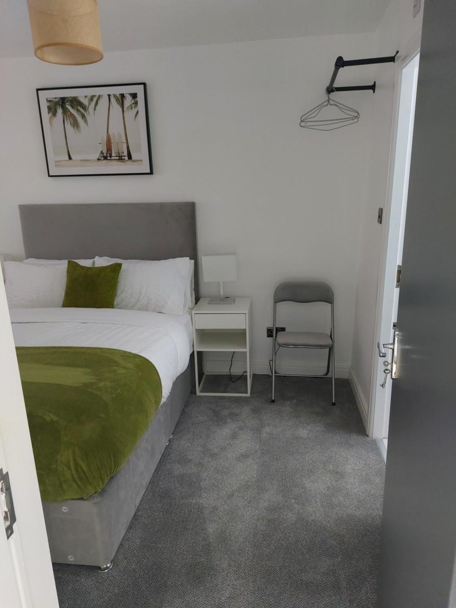 Bankwell Street Two Bedroom -apartment With Parking Apartment