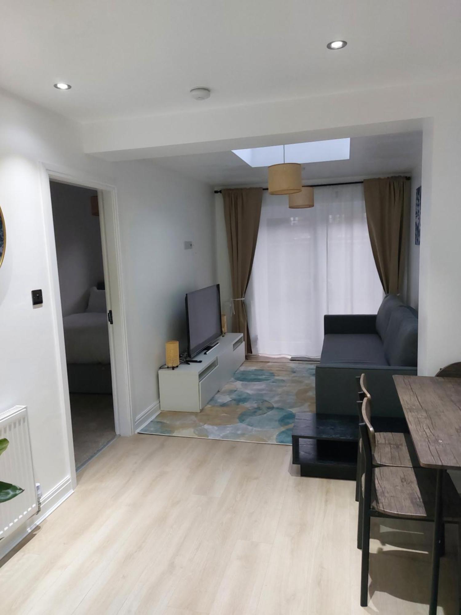 Apartment Bankwell Street Two Bedroom -apartment With Parking Manchester