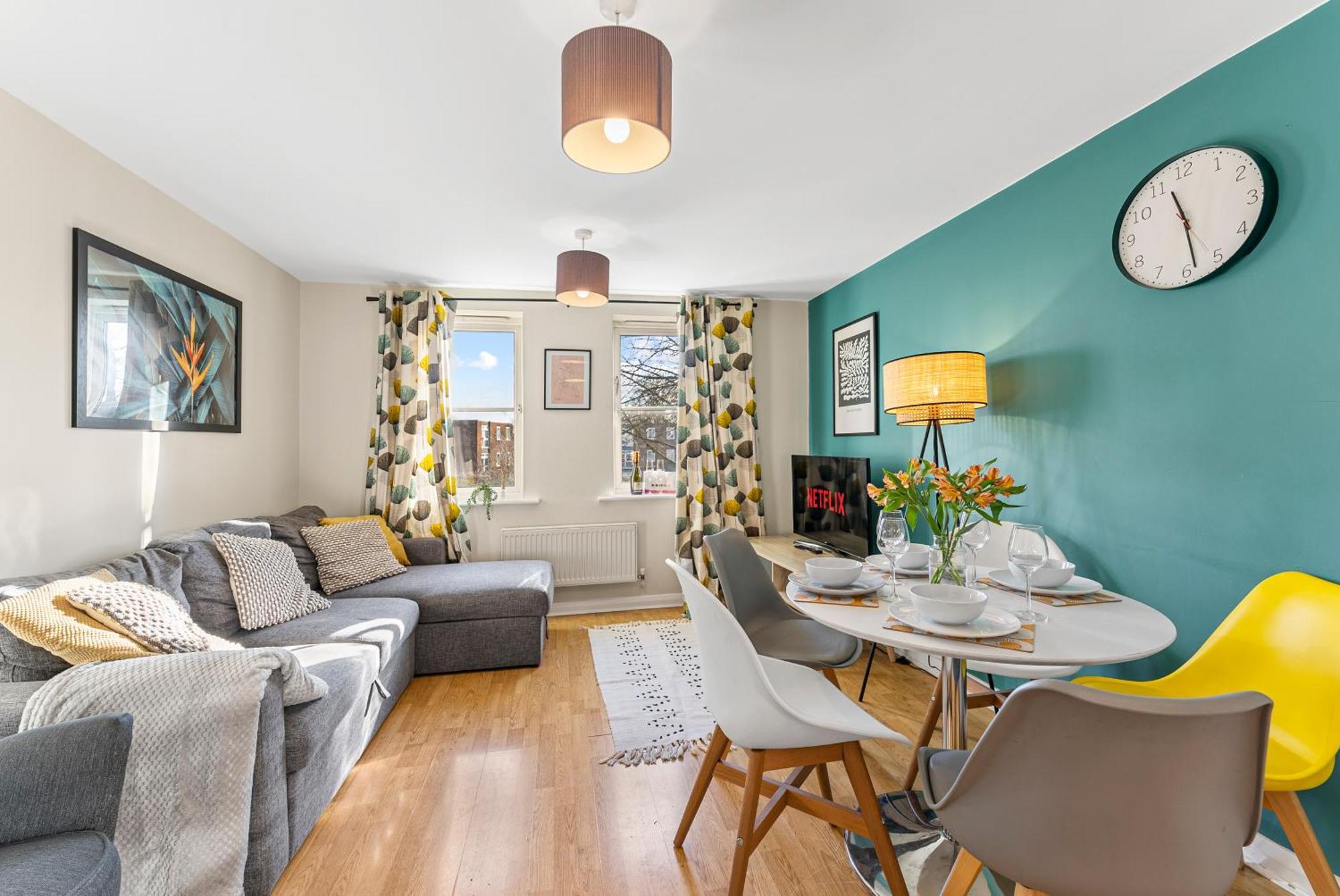 Apartment Designer - Great Location! *