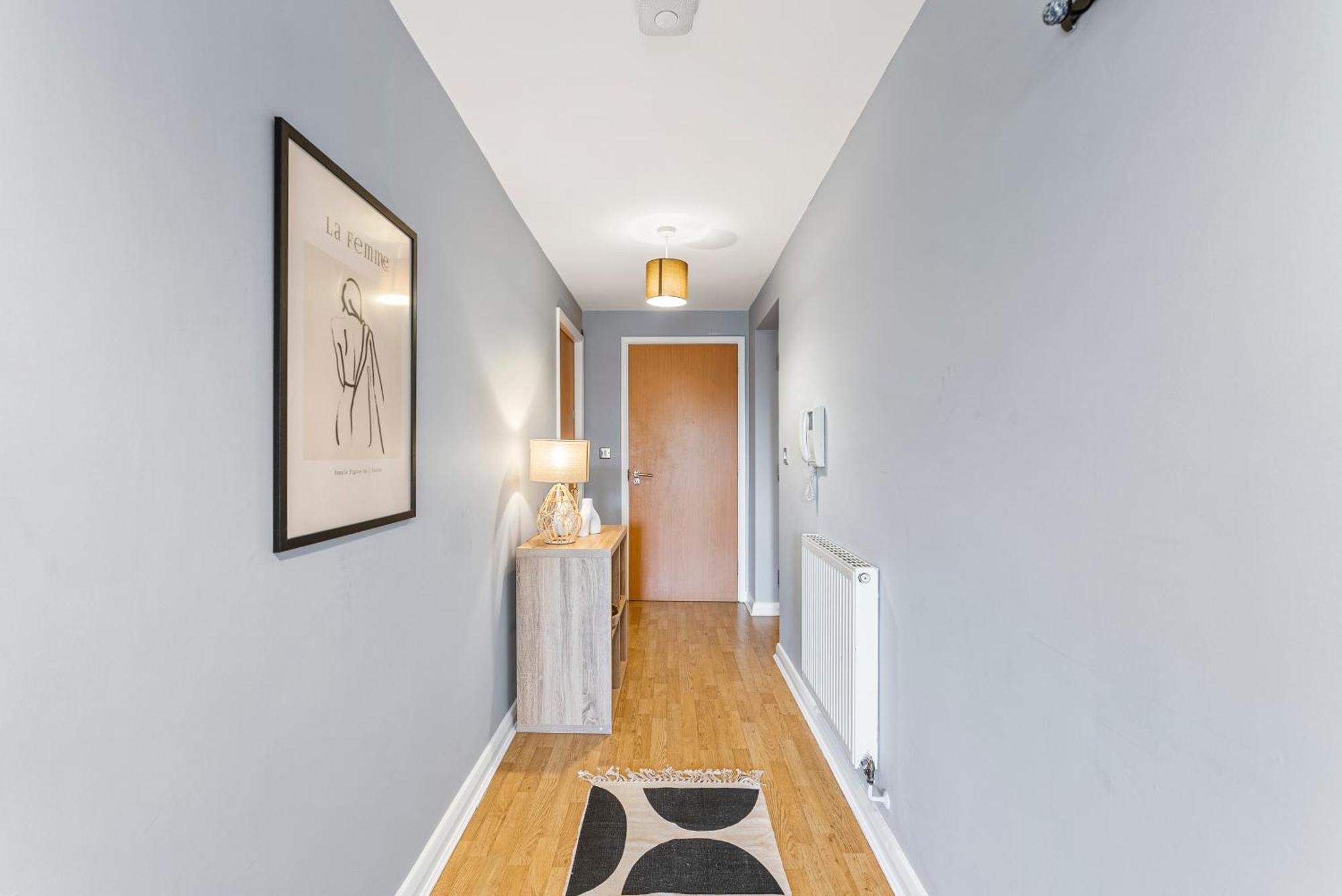 Designer - Great Location! Apartment