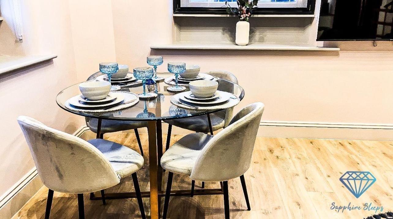 Apartment M1 Centre 3 Bed 3 Bath Luxe Penthouse *