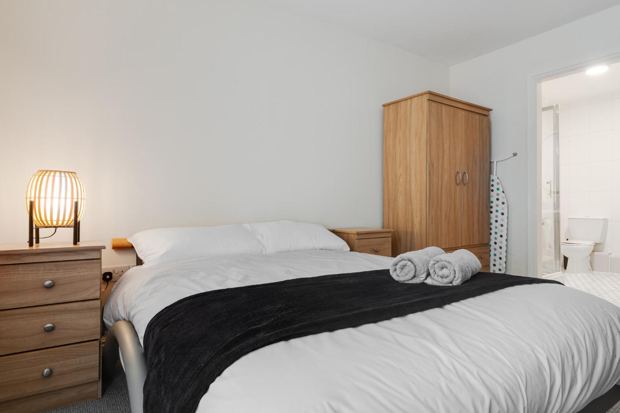 Brimmond Homes: Modern City-center With Parking Apartment