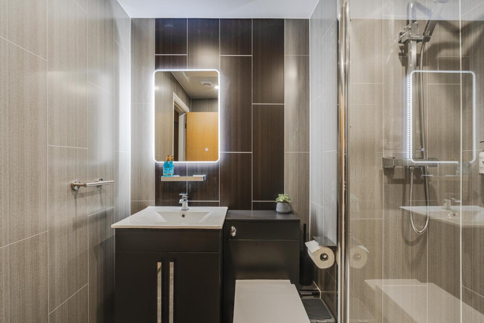 Brimmond Homes: Modern City-center With Parking *