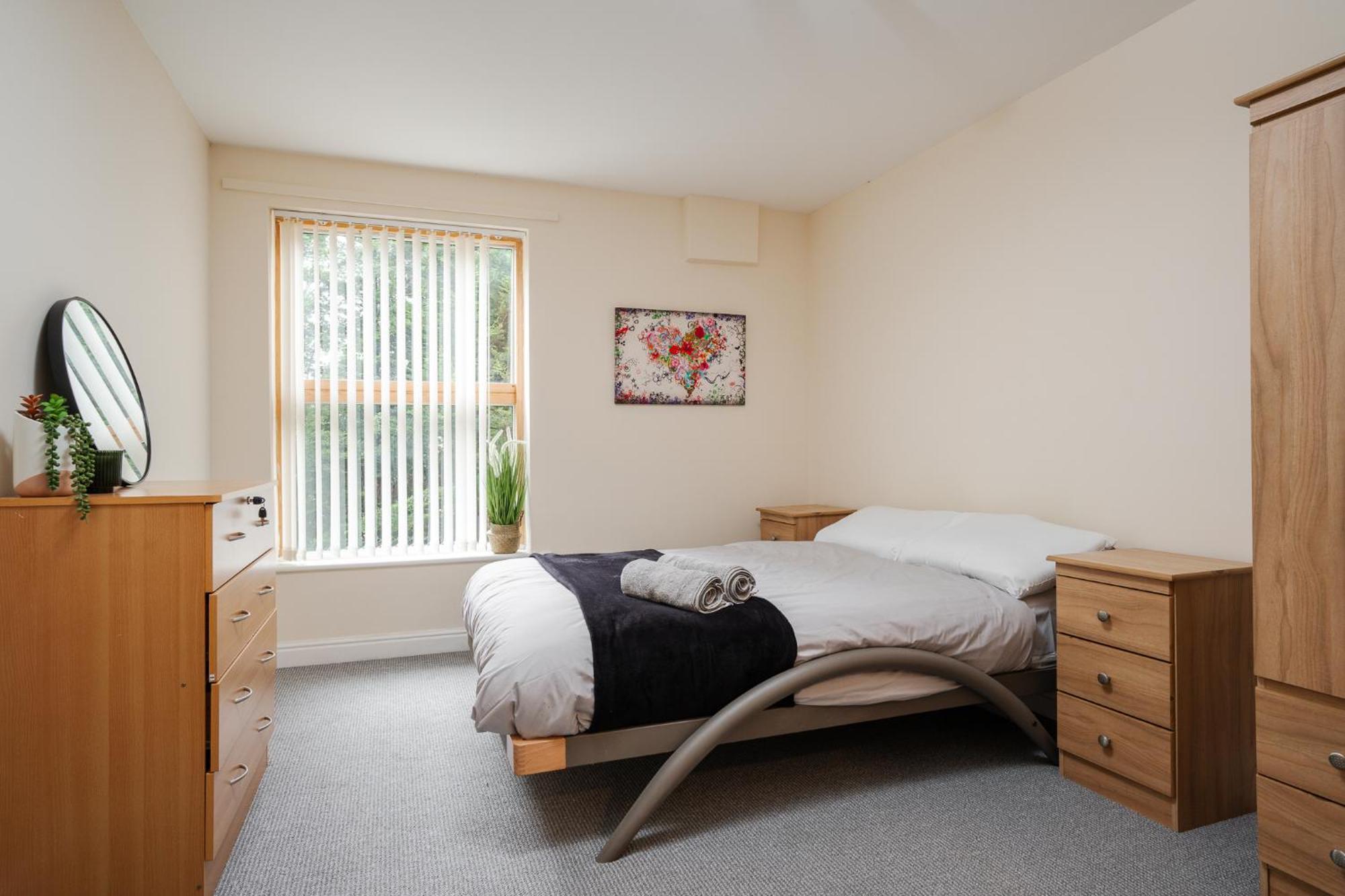 Apartment Brimmond Homes: Modern City-center With Parking Manchester