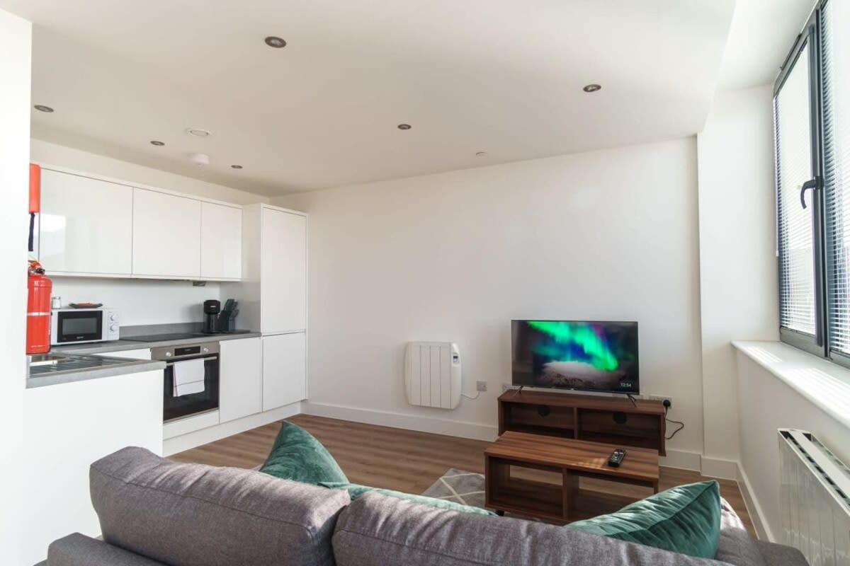 Zeni, Alexandra Rise Cool 1br Flat Apartment *