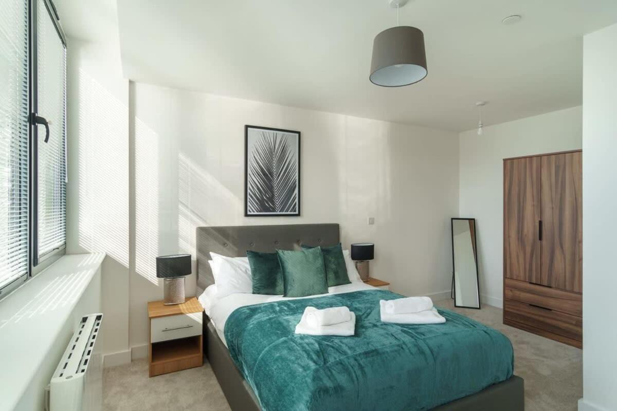 Zeni, Alexandra Rise Cool 1br Flat Apartment