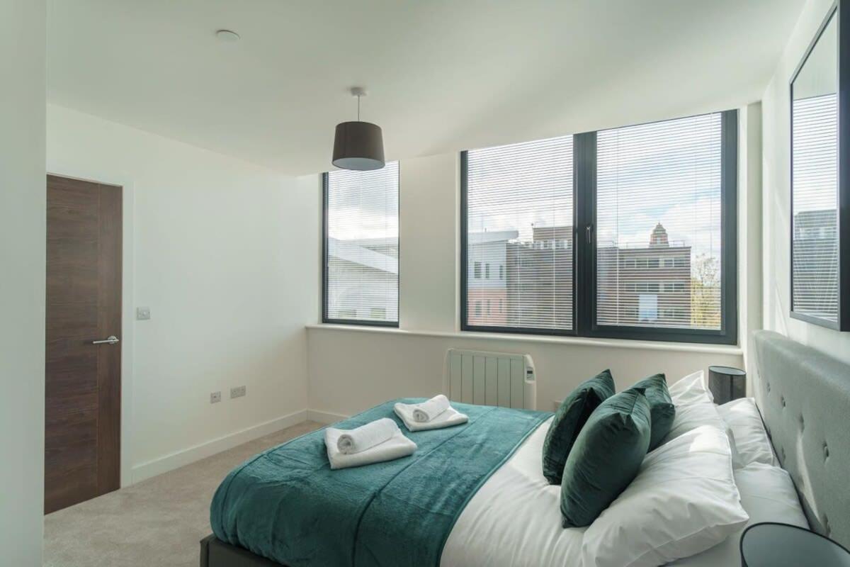 Zeni, Alexandra Rise Cool 1br Flat Apartment *