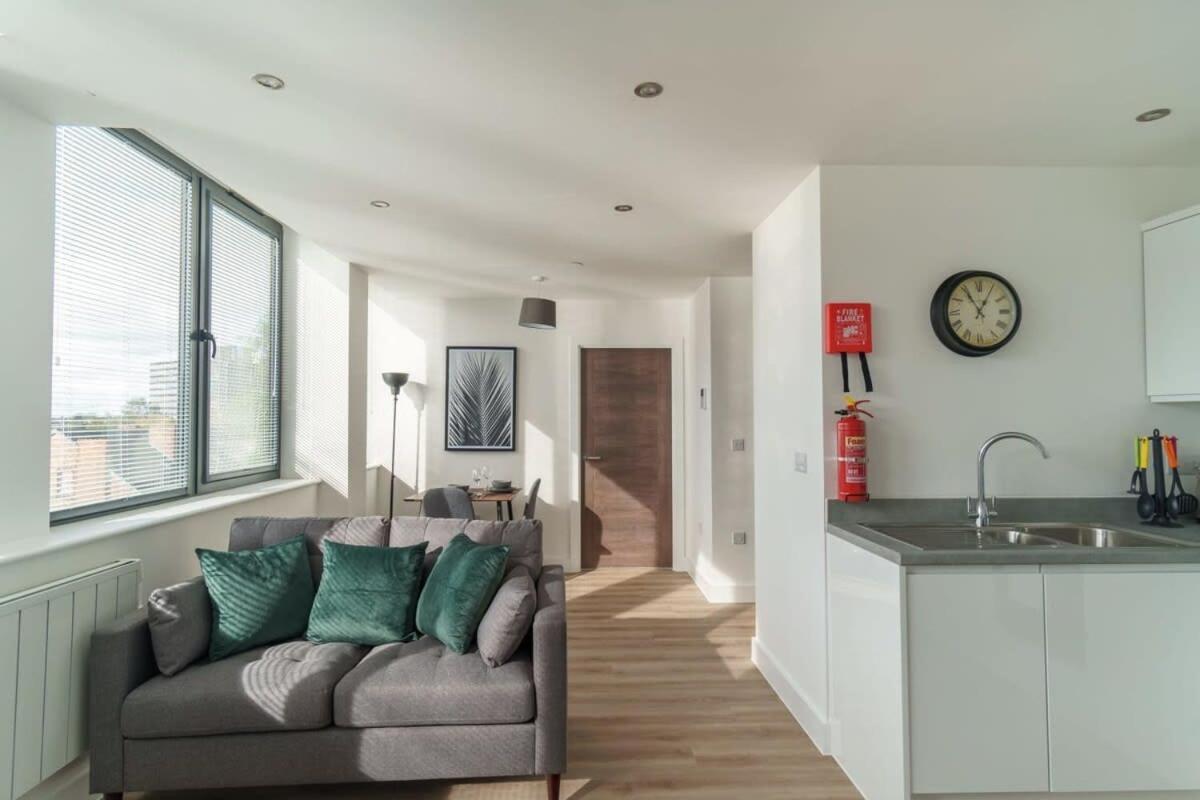 Zeni, Alexandra Rise Cool 1br Flat * Manchester