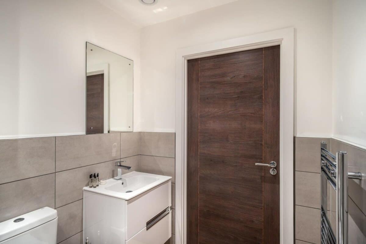 Zeni, Alexandra Rise Modern 1 Bed