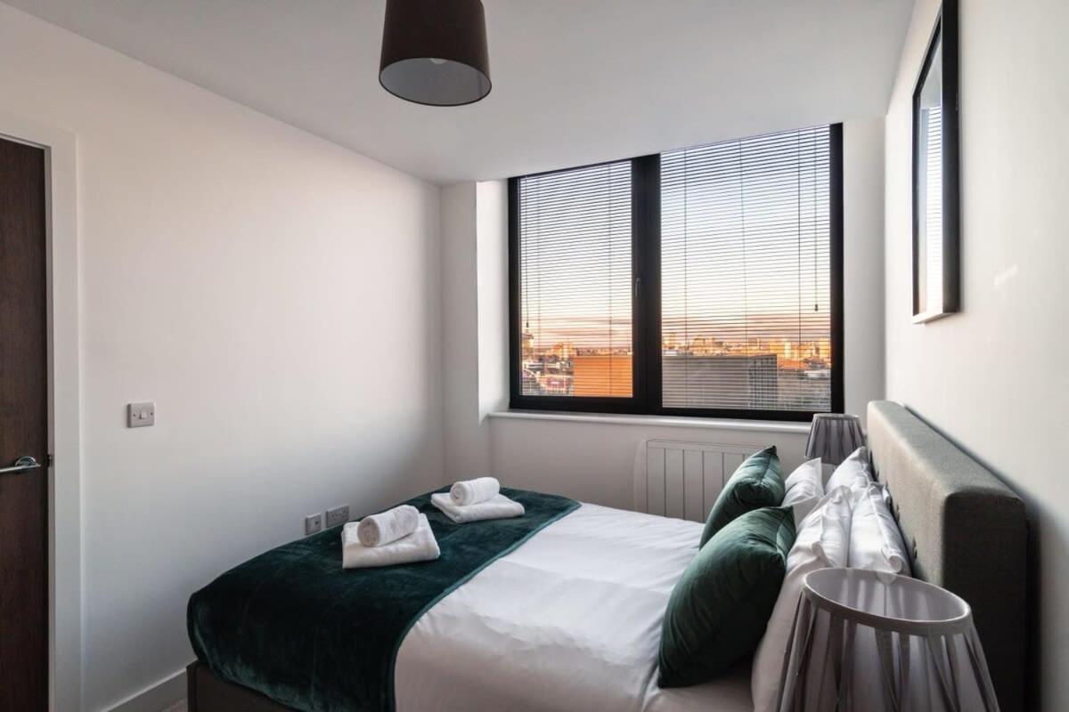 Zeni, Alexandra Rise Modern 1 Bed Apartment