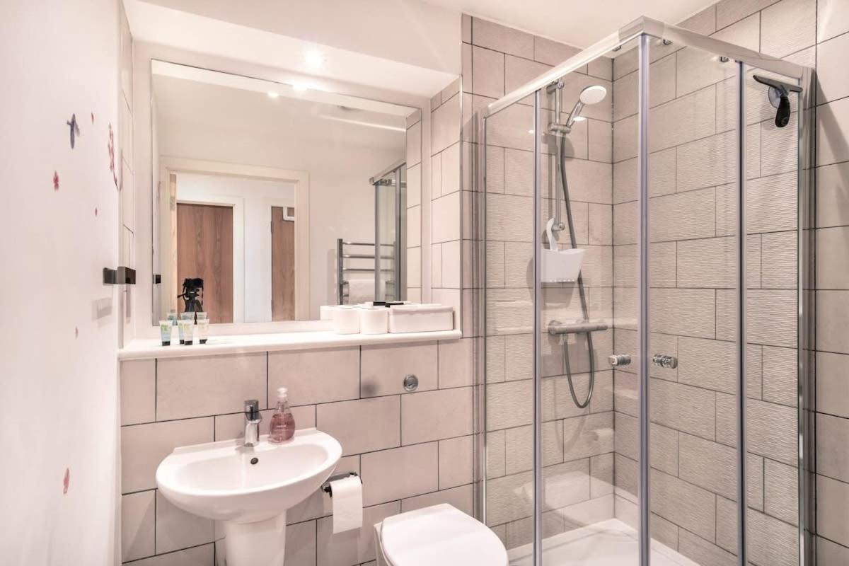 Spacious & Modern 1 Bed Apartment Manchester