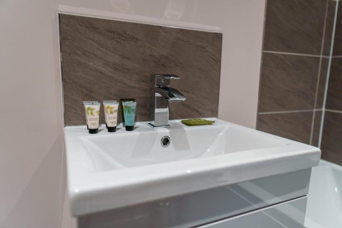 Contemporary 2 Bed - Sleeps 4 Apartment Manchester