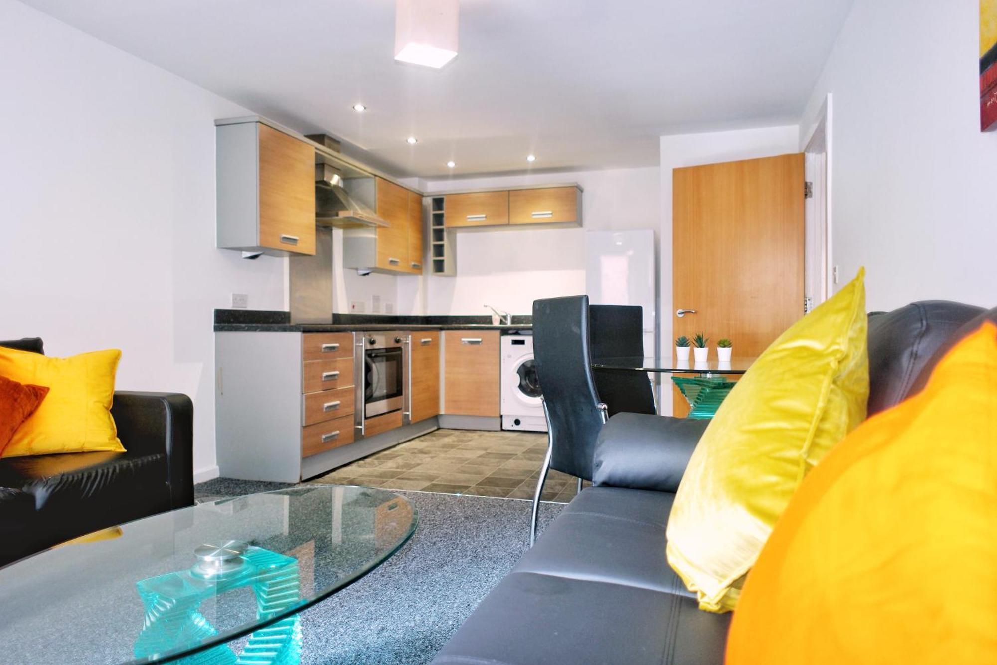 Apartment 2 Bed Ensuite With Balcony And Free Onsite Secure Parking Manchester