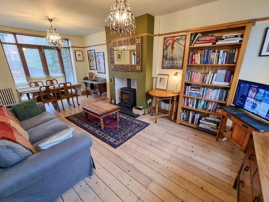 3-bedroom House In Chorlton Full Of Character Holiday home