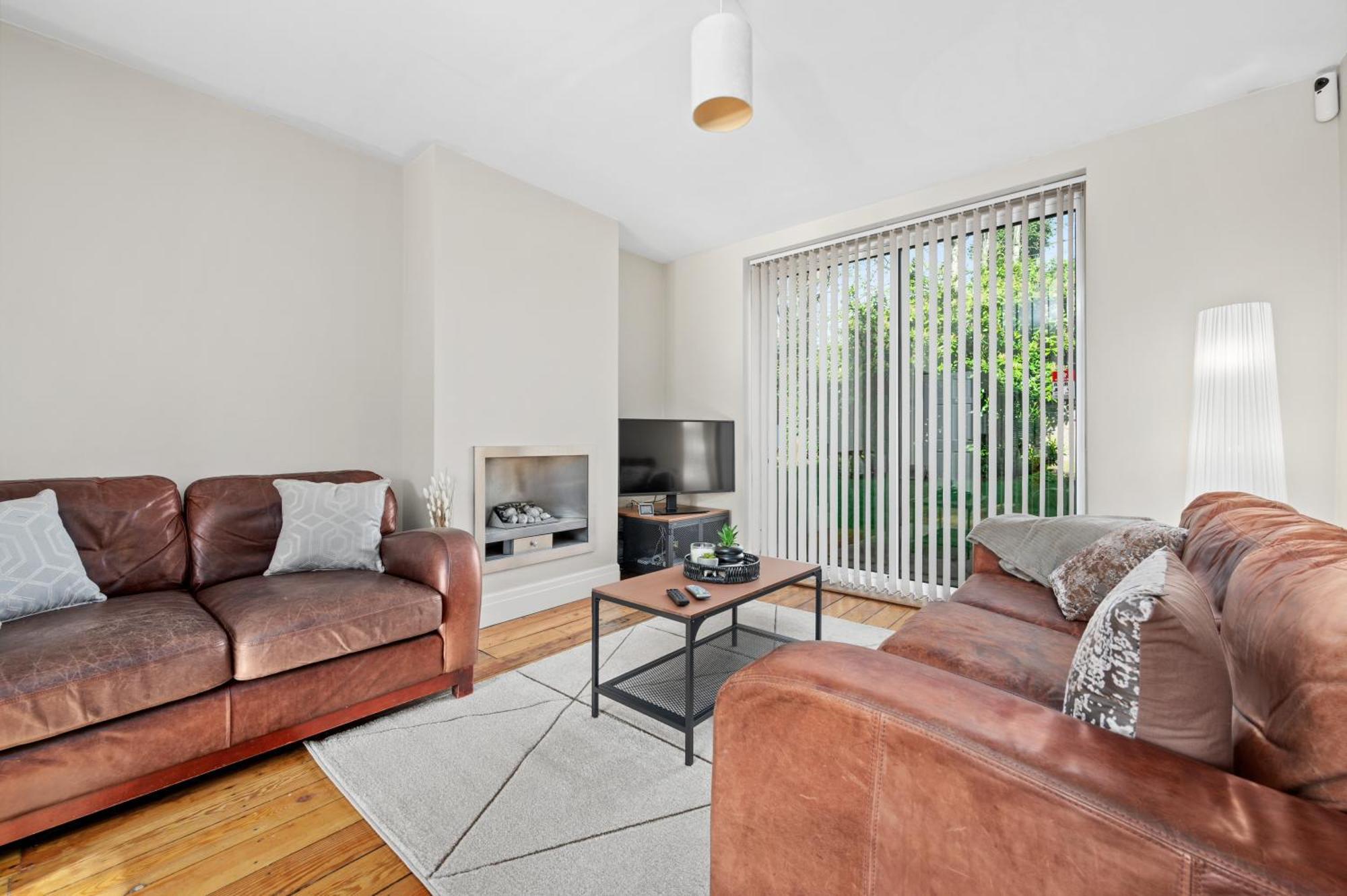 Fantastic, Modern 3 Bedroom House * Manchester