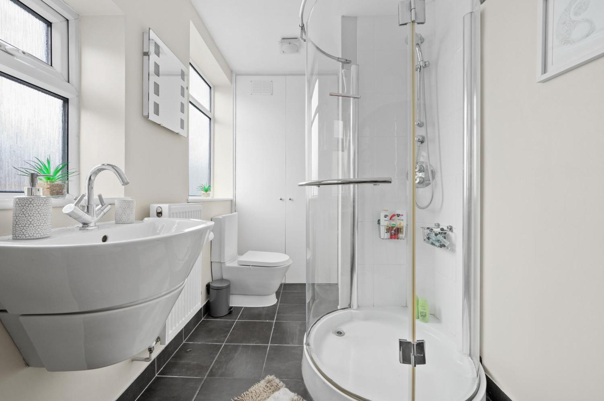 Fantastic, Modern 3 Bedroom House * Manchester