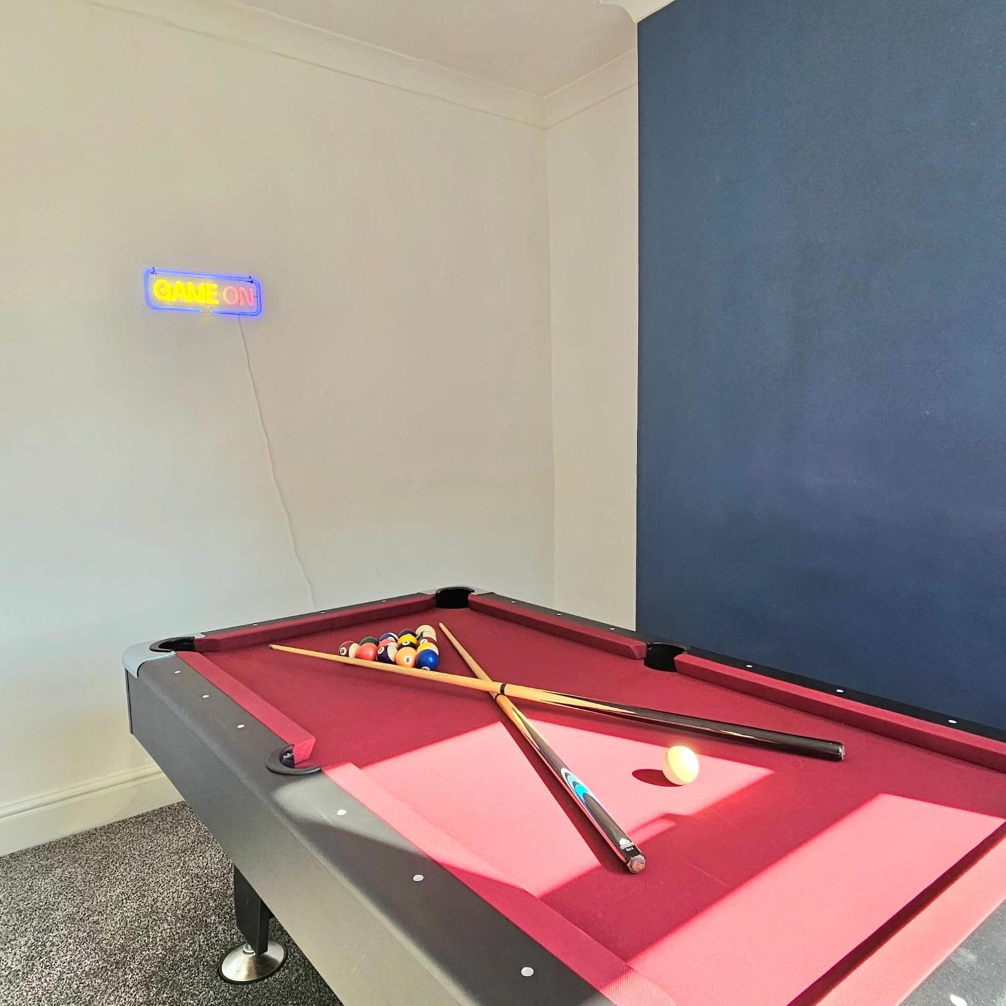 Elegant 2 Bed House Near Centre Manchester
