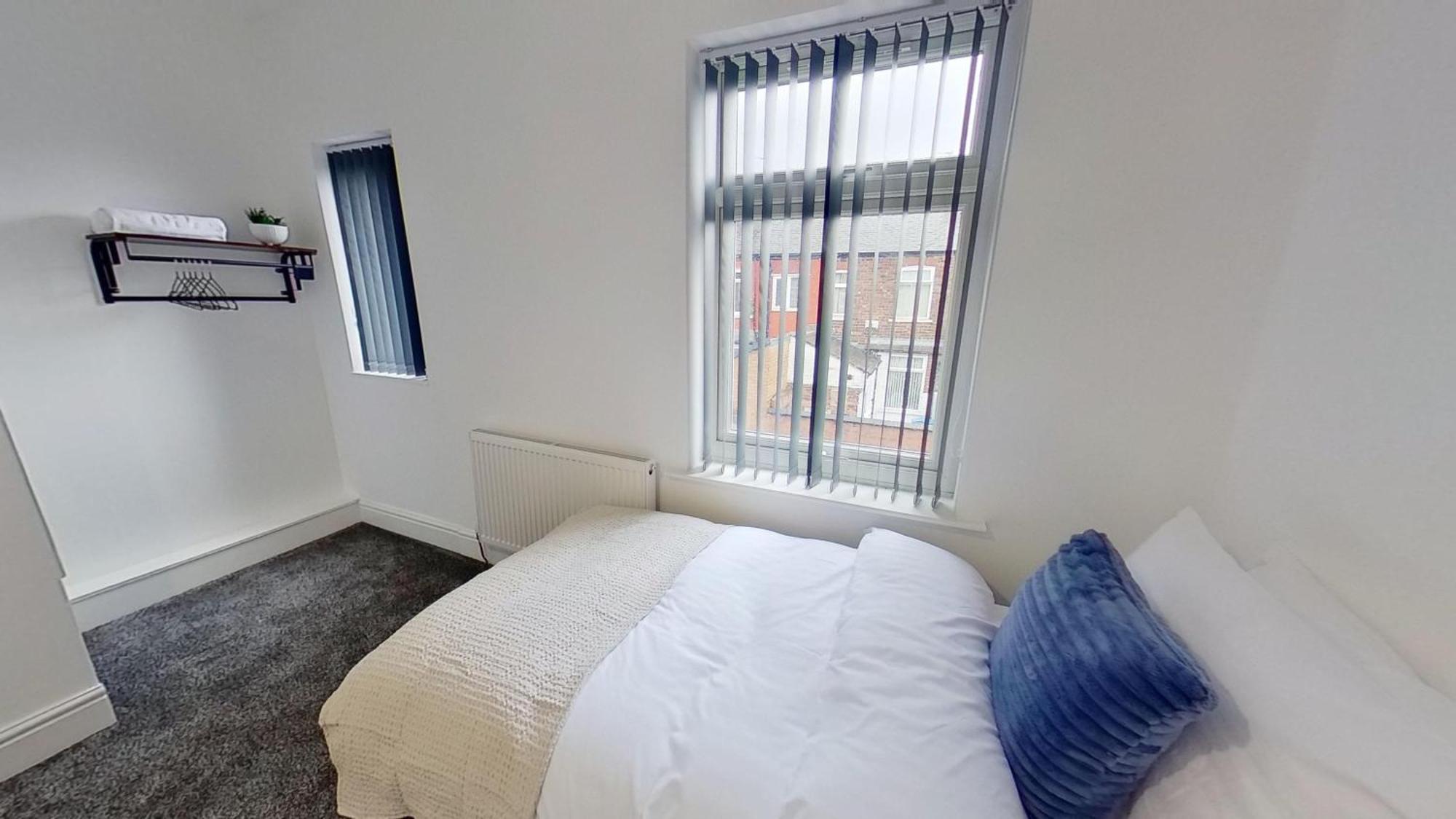 Holiday home Elegant 2 Bed House Near Centre *