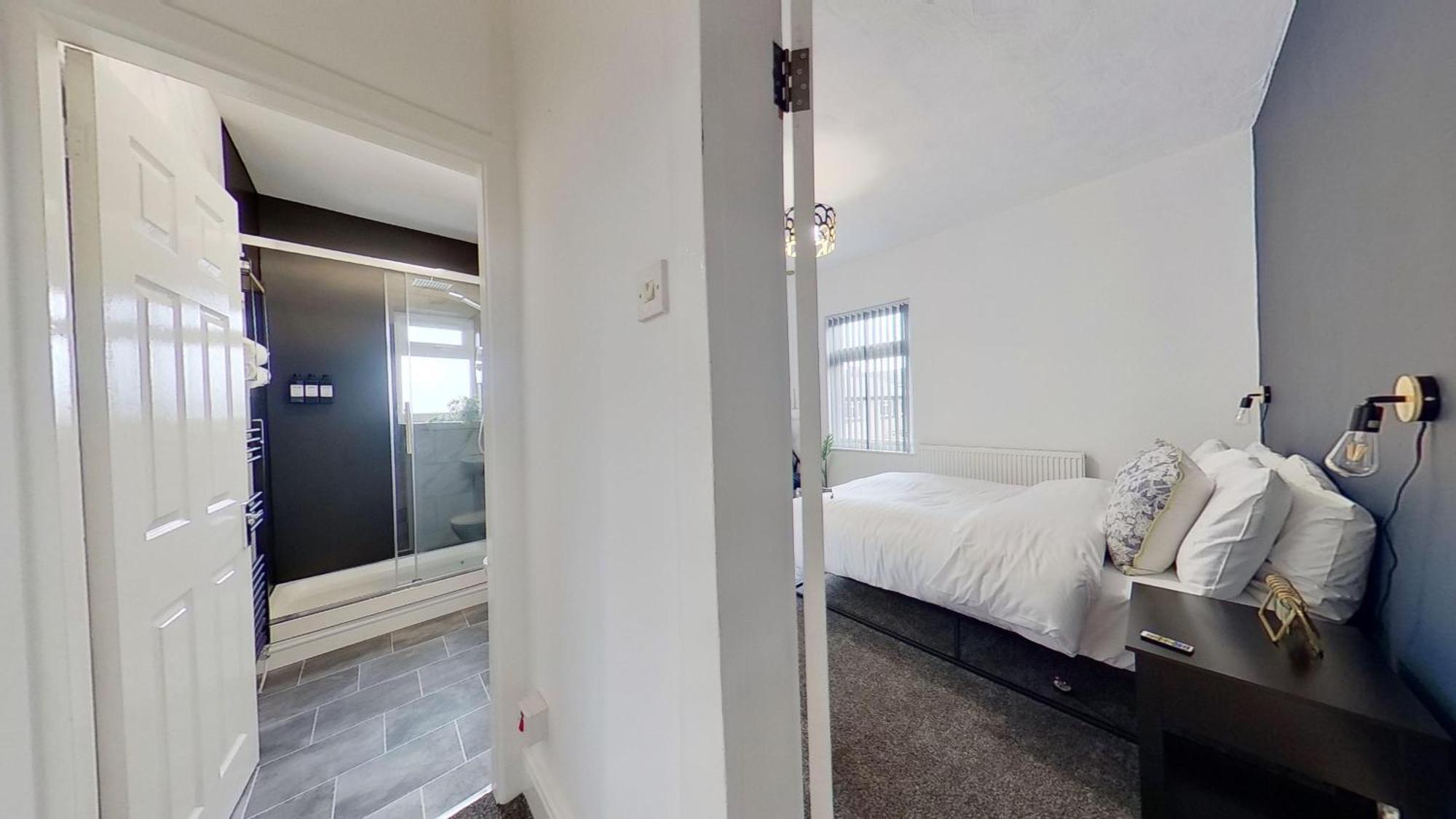 Elegant 2 Bed House Near Centre Holiday home