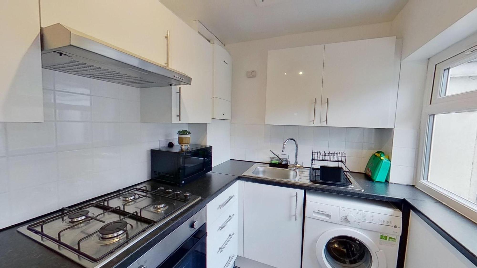 Holiday home Elegant 2 Bed House Near Centre *