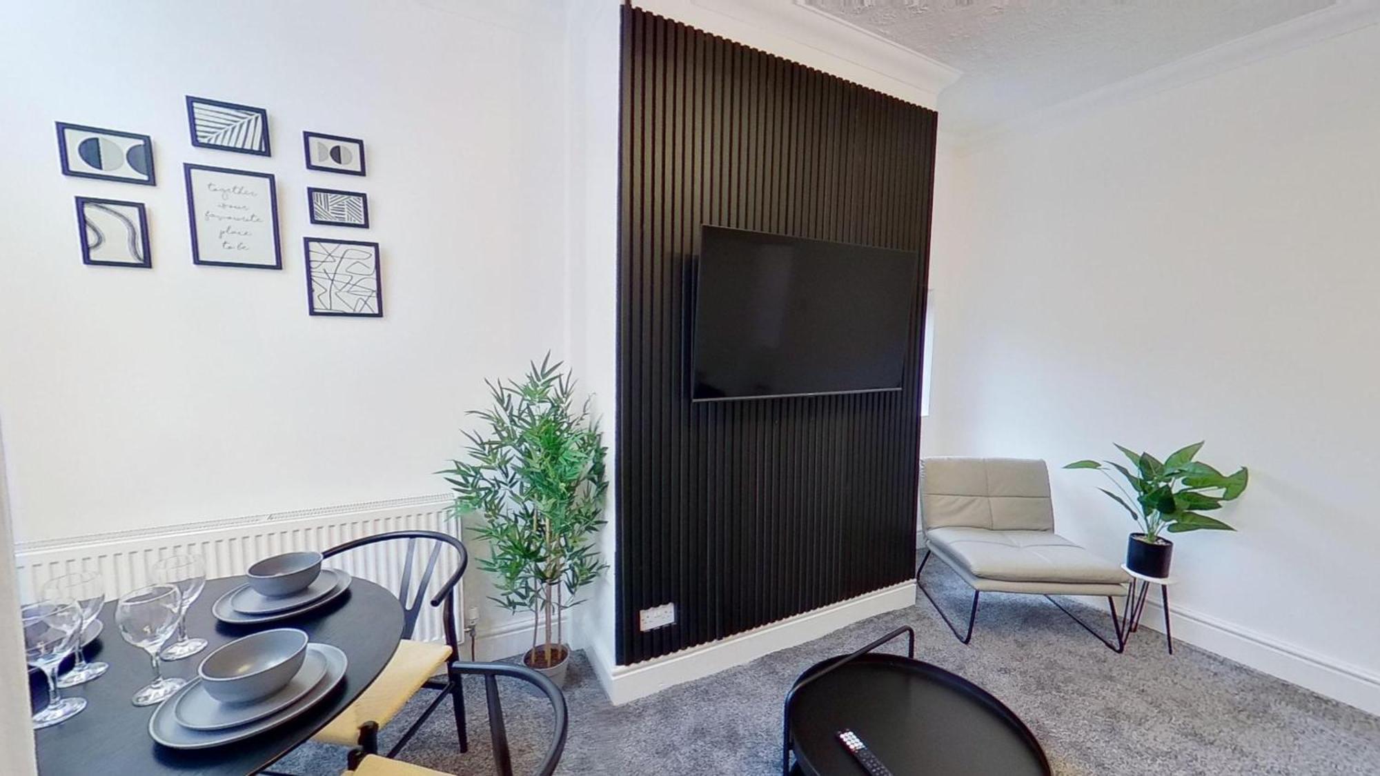 Holiday home Elegant 2 Bed House Near Centre Manchester