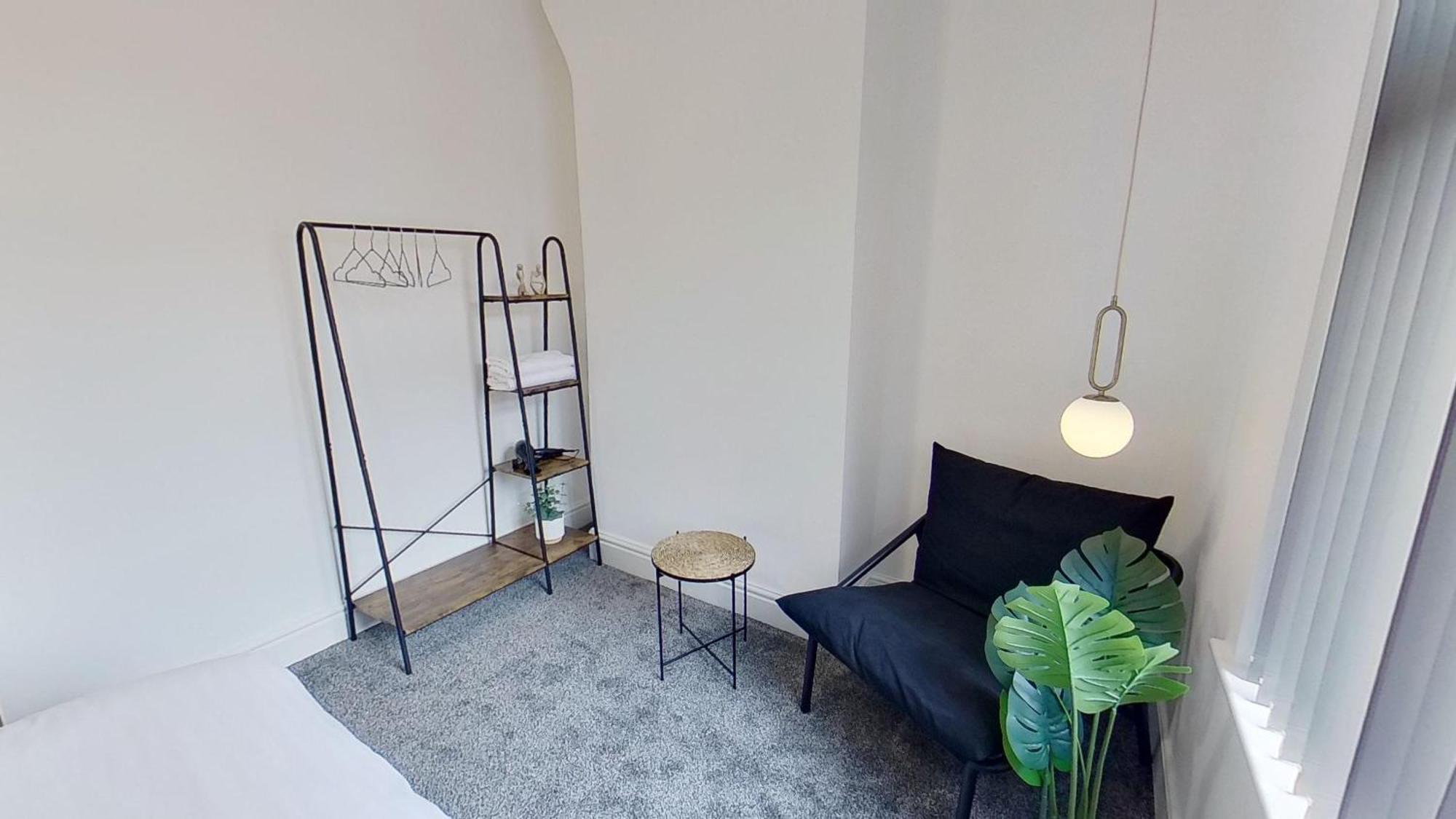 Elegant 2 Bed House Near Centre Holiday home Manchester