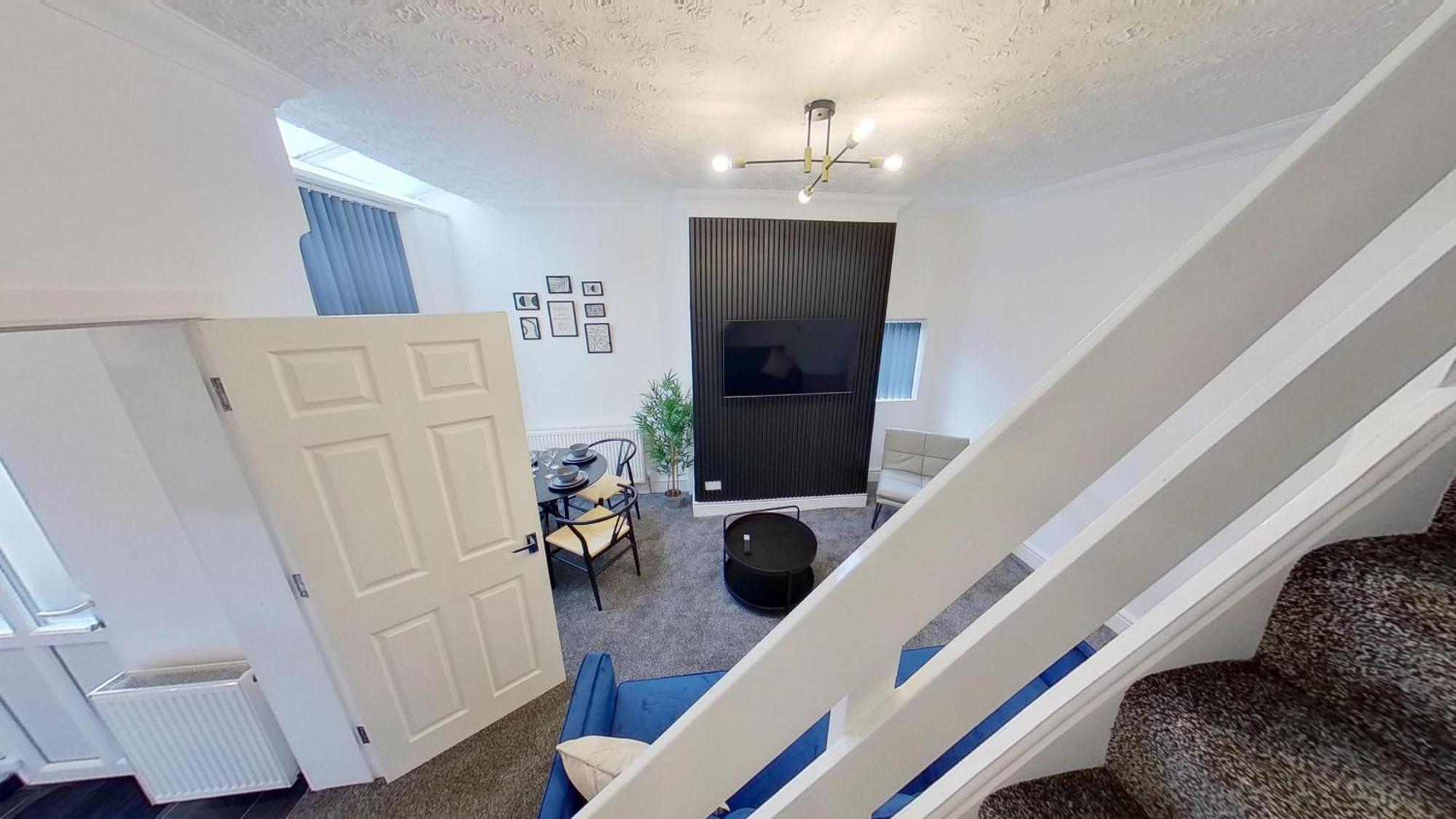 Elegant 2 Bed House Near Centre Holiday home Manchester