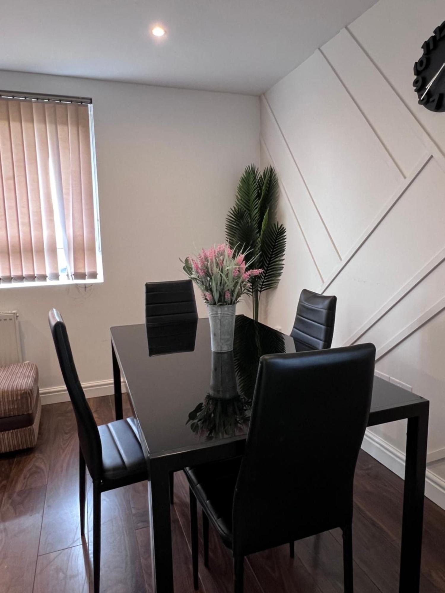 Flat In City Center Apartment