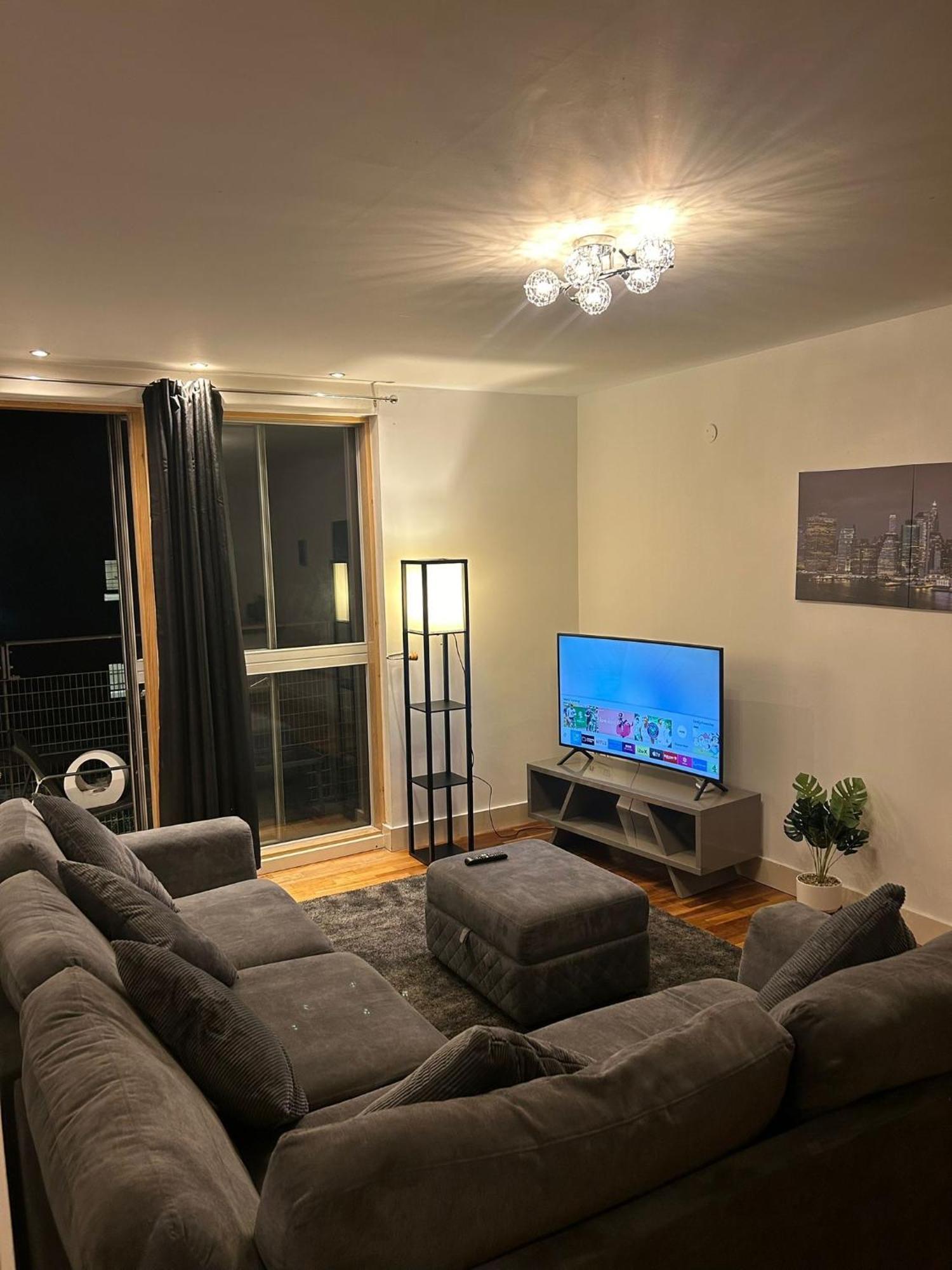 Luxury 2 Bedroom Centre With Free Parking *