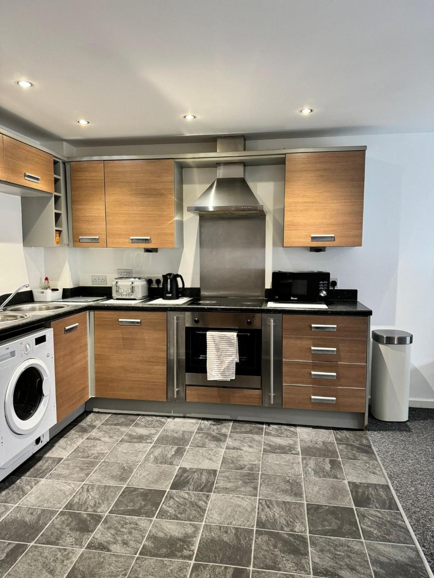 2 Bed Ensuite With Balcony And Free Onsite Secure Parking * Manchester