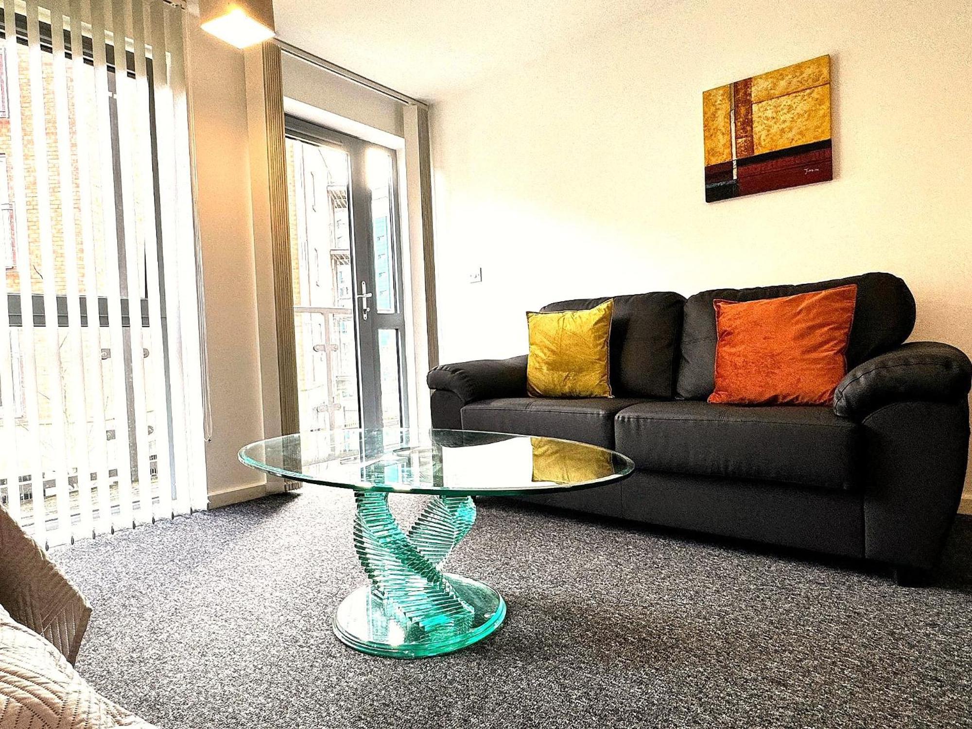 2 Bed Ensuite With Balcony And Free Onsite Secure Parking *