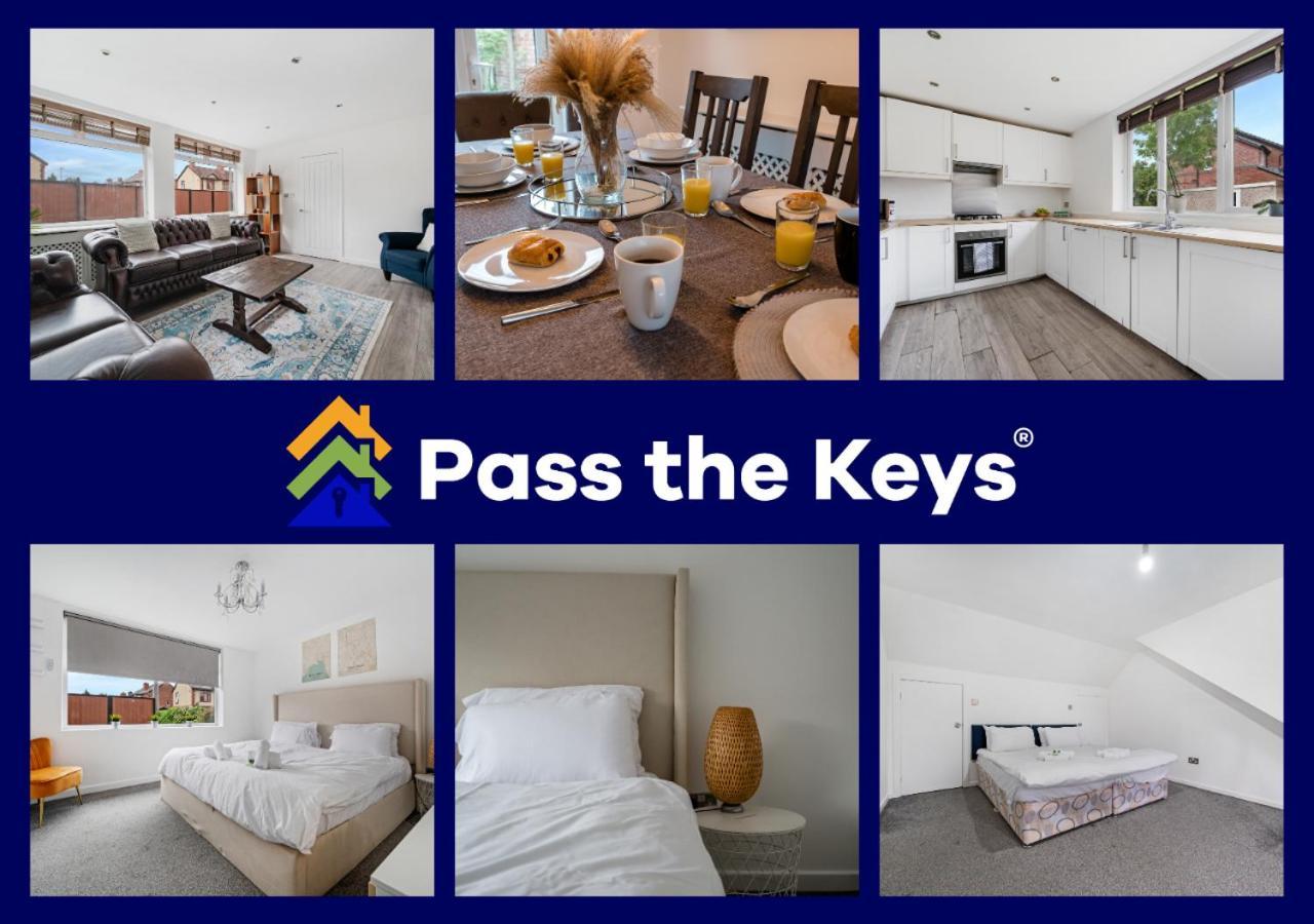 Holiday home Spacious 4 Bed Hidden Gem Pass The Keys Manchester