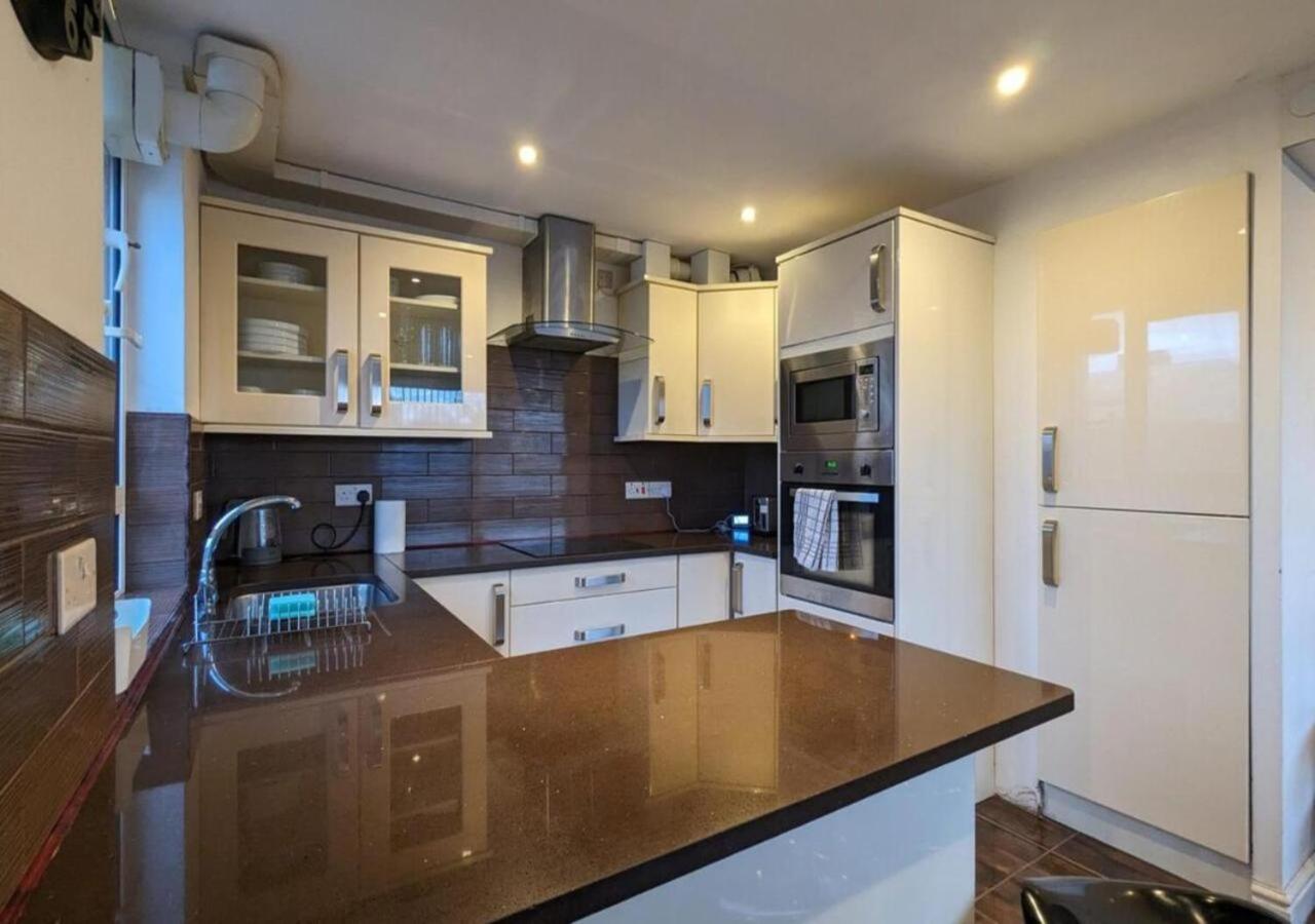 Flat In City Center Apartment