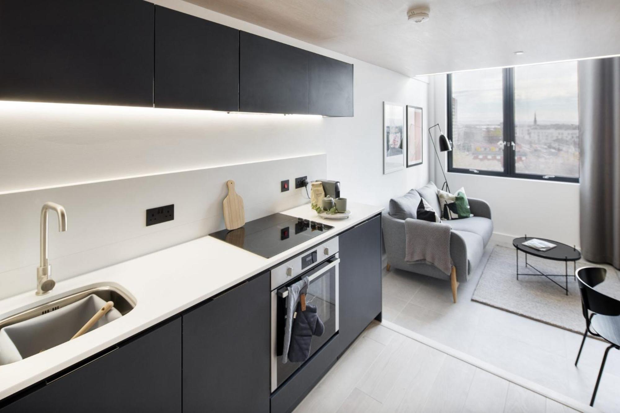 Central 2 Level - Balcony-Free Parking-Wi-Fi Apartment *