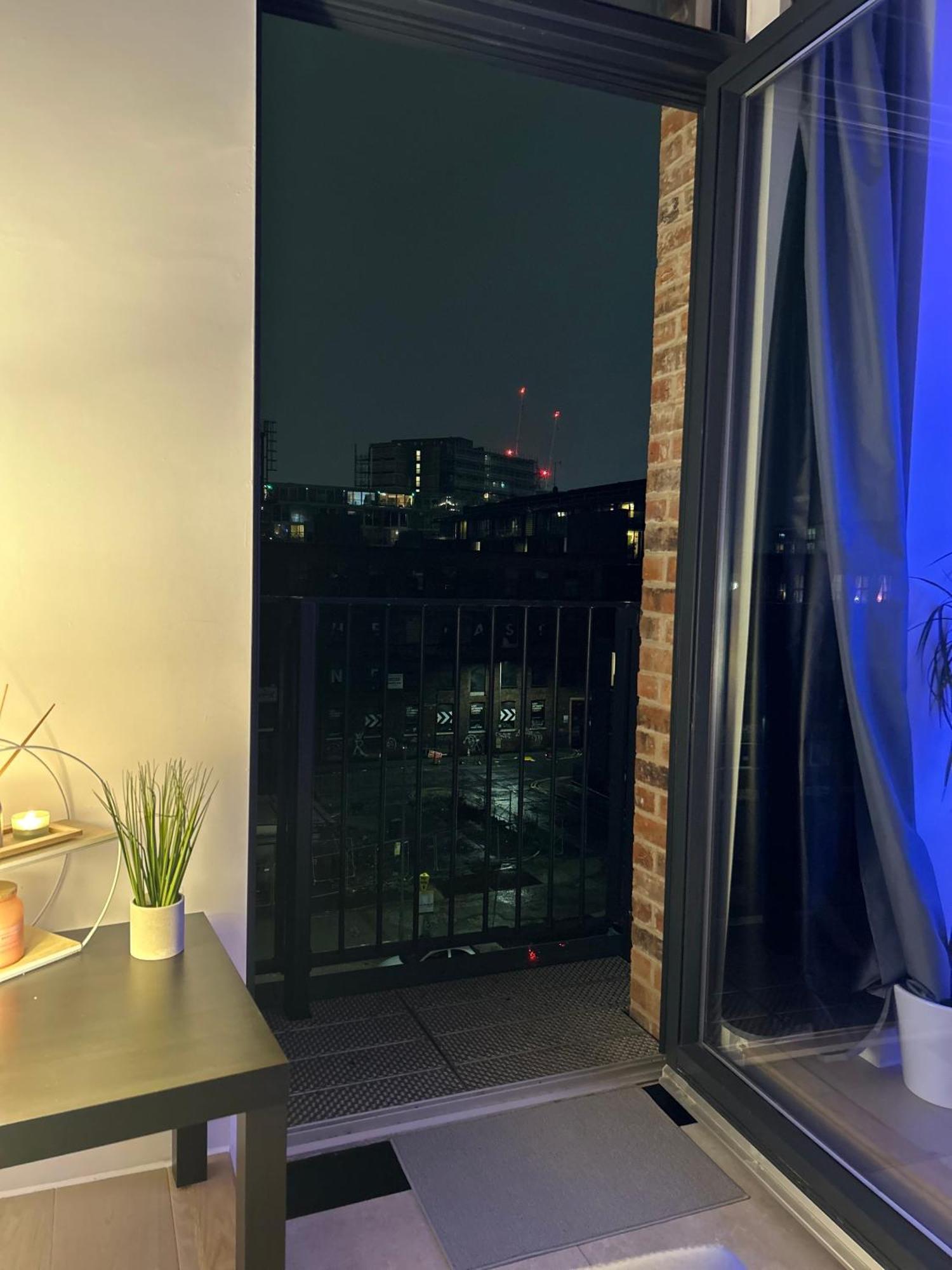 Apartment Central 2 Level - Balcony-Free Parking-Wi-Fi Manchester