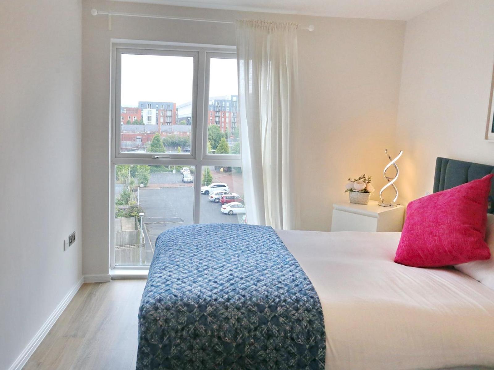 New Refurb Mins From Coop Man Park For Free Pass The Keys * Manchester